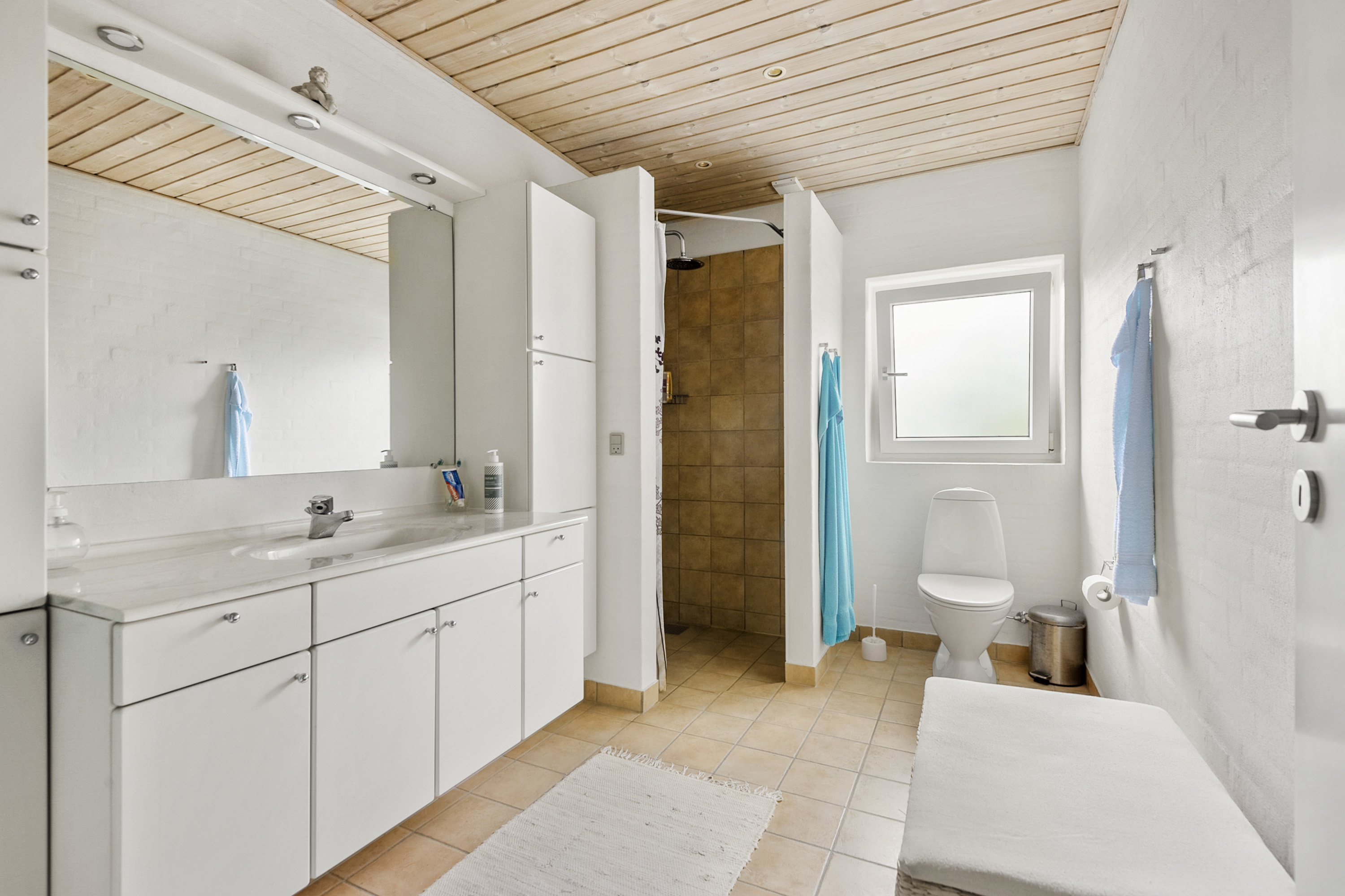 Fremhævet badeværelse billede i fuldskærmstilstand. Billede af Nørremarksvej 25, 6800 Varde