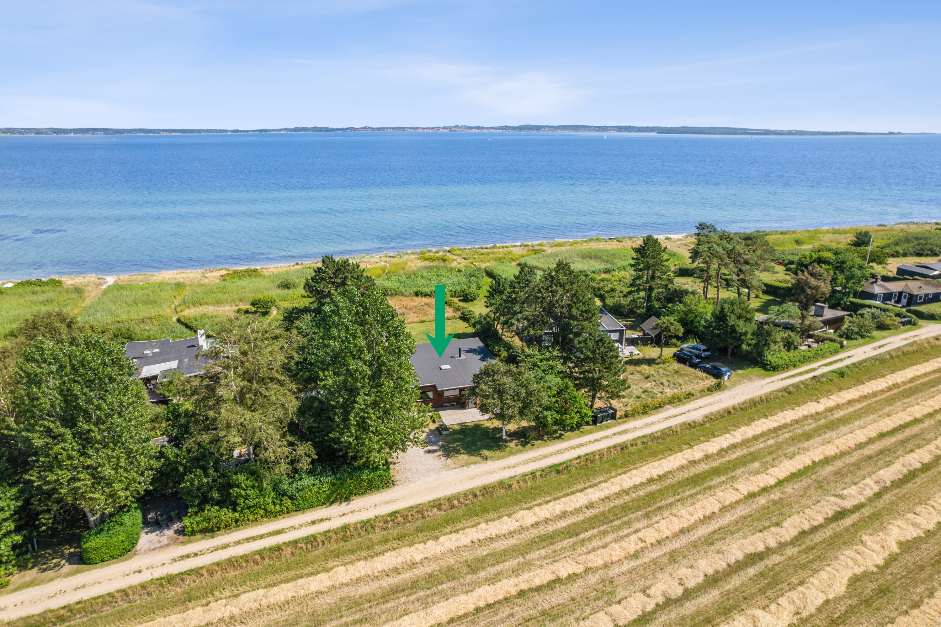 Fremhævet luftfoto billede i fuldskærmstilstand. Billede af Bogenshovedvej 7, Bogens Strand, 8400 Ebeltoft