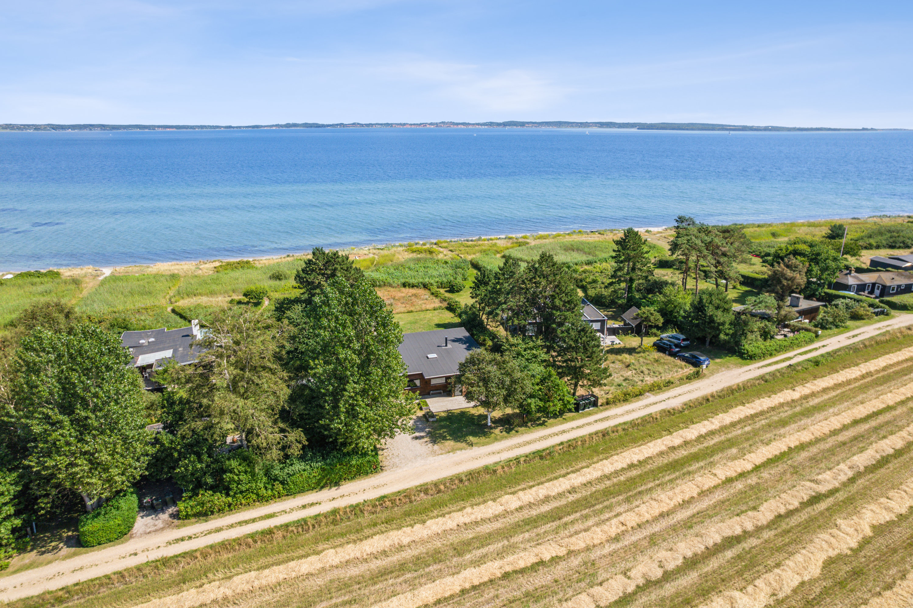 Fremhævet luftfoto billede i fuldskærmstilstand. Billede af Bogenshovedvej 7, Bogens Strand, 8400 Ebeltoft