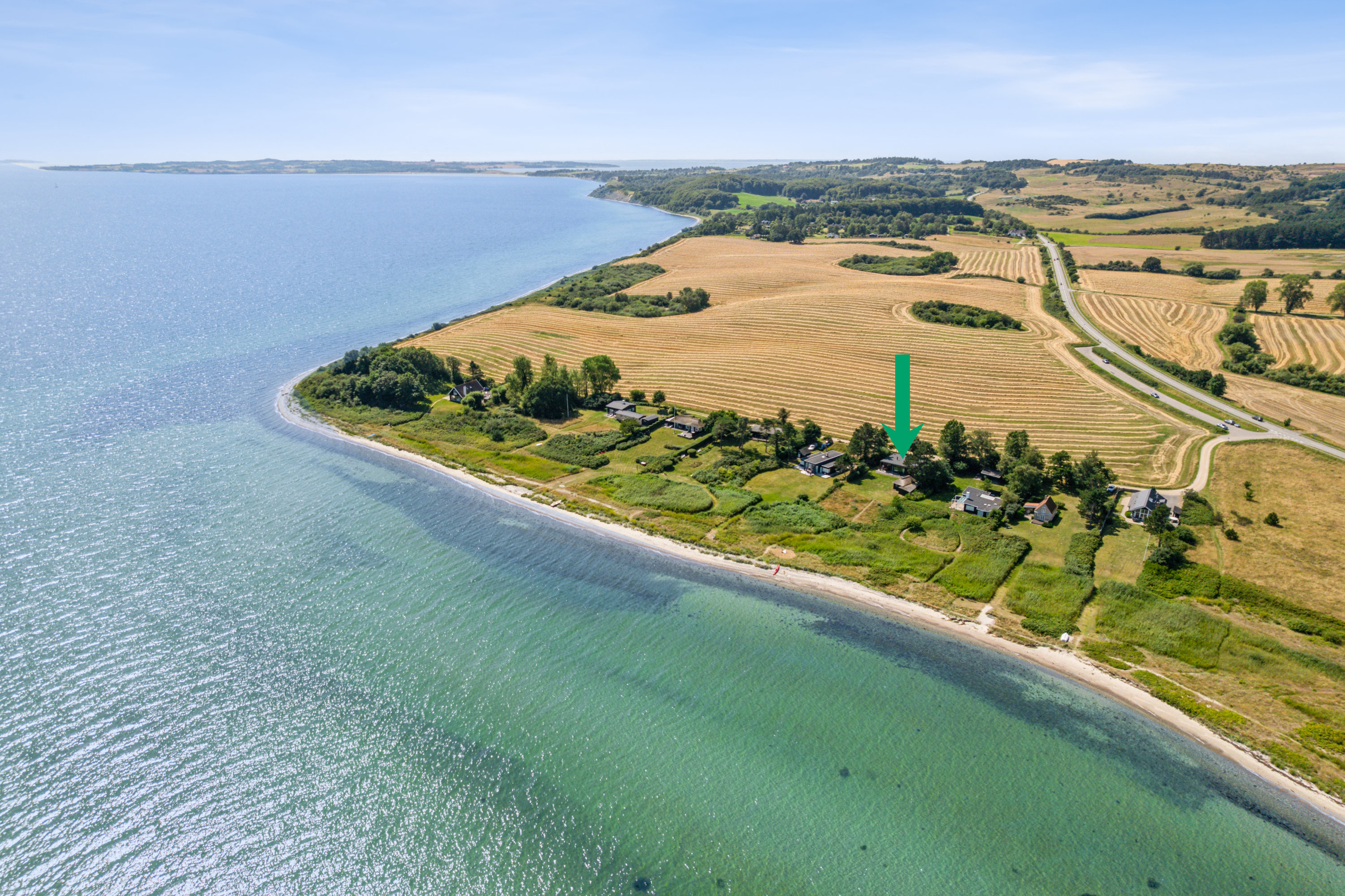 Fremhævet luftfoto billede i fuldskærmstilstand. Billede af Bogenshovedvej 7, Bogens Strand, 8400 Ebeltoft