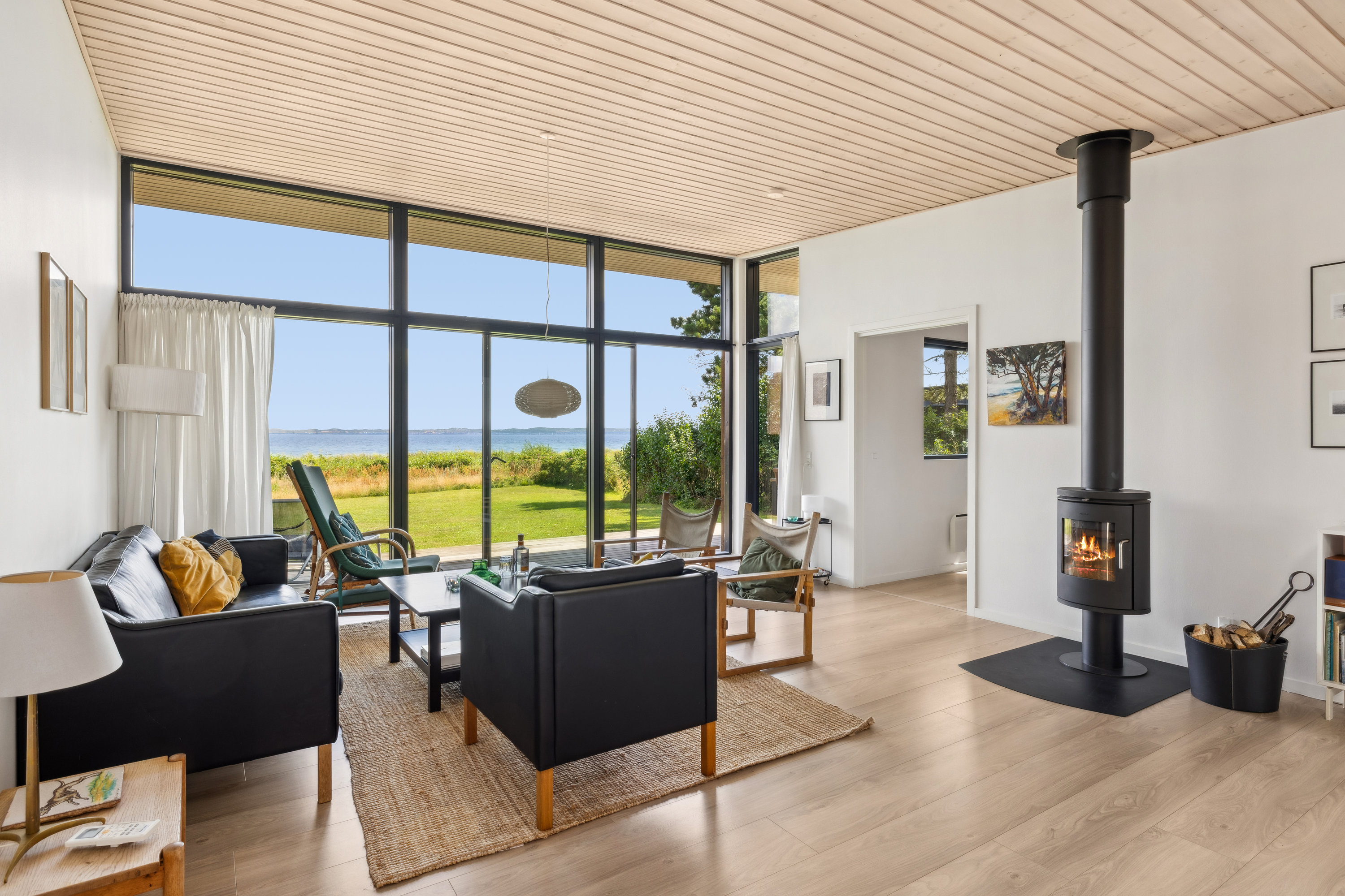 Fremhævet stue billede i fuldskærmstilstand. Billede af Bogenshovedvej 7, Bogens Strand, 8400 Ebeltoft