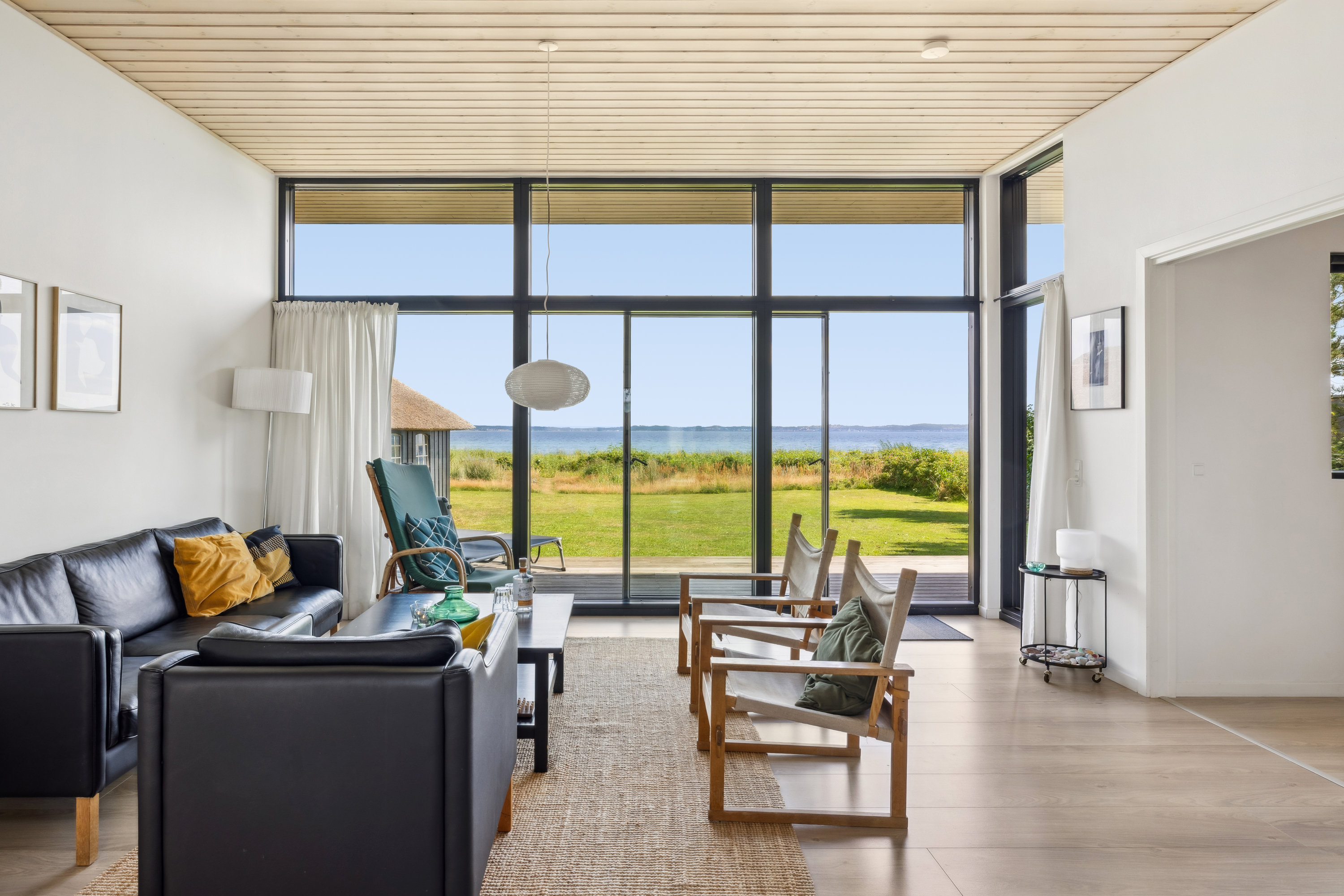 Fremhævet stue billede i fuldskærmstilstand. Billede af Bogenshovedvej 7, Bogens Strand, 8400 Ebeltoft