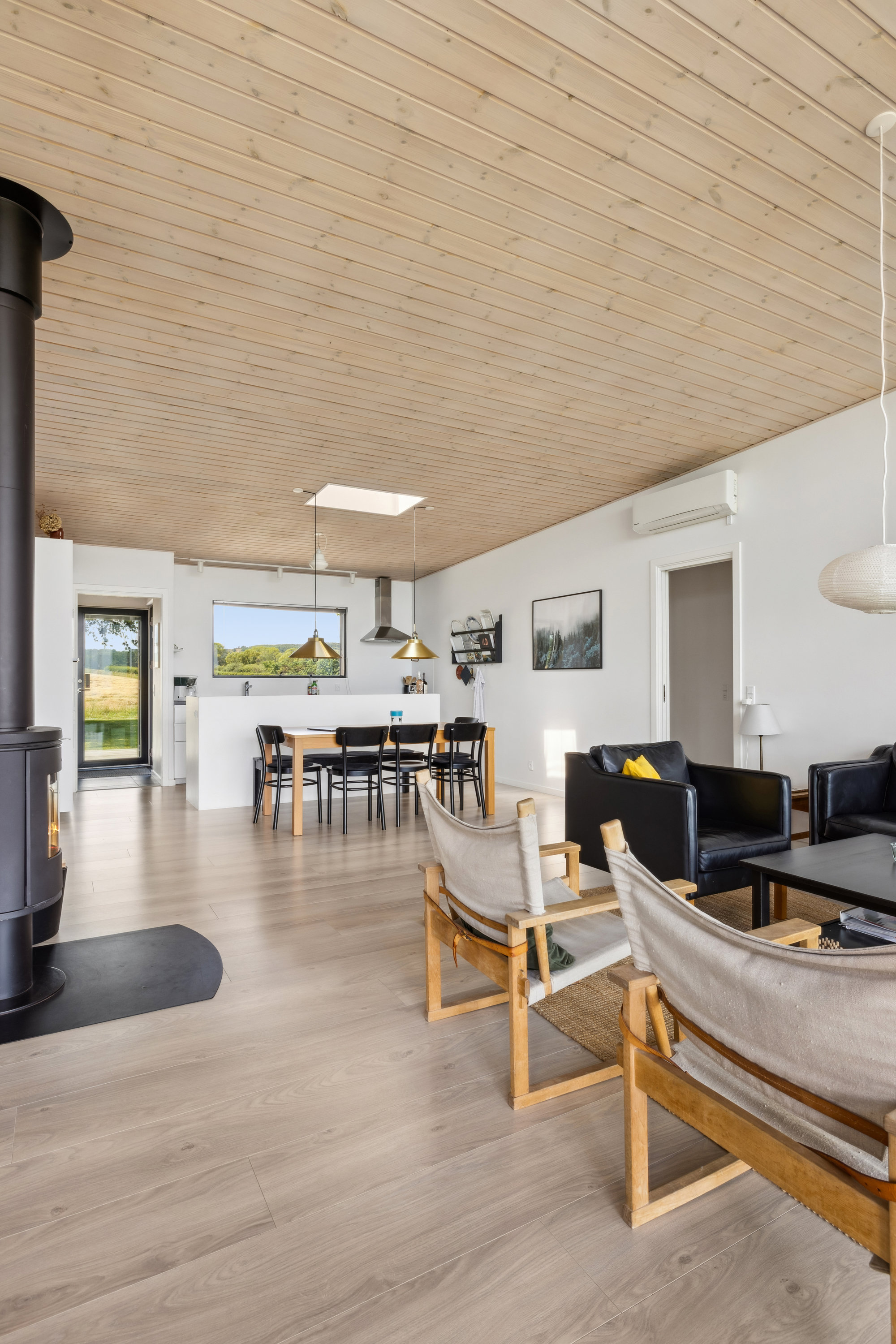 Fremhævet stue billede i fuldskærmstilstand. Billede af Bogenshovedvej 7, Bogens Strand, 8400 Ebeltoft