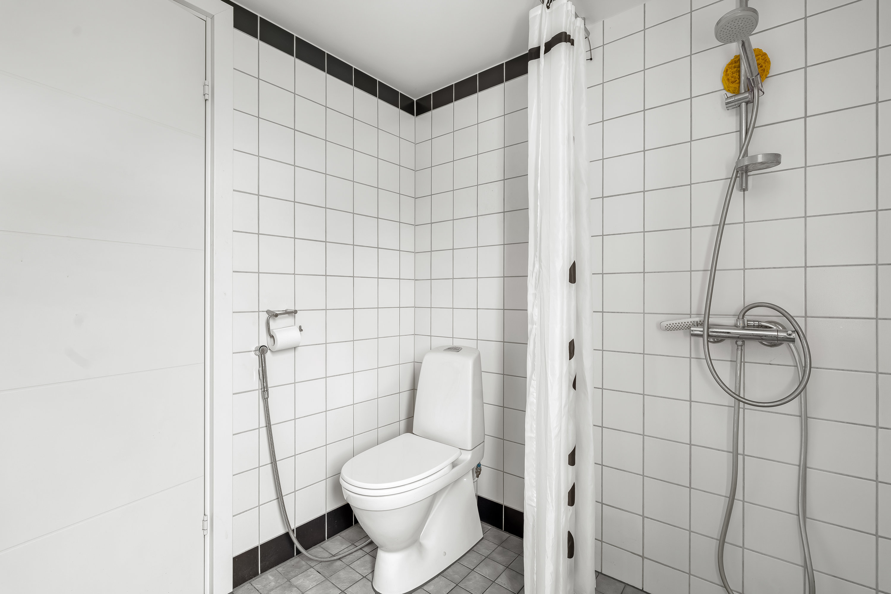 Fremhævet badeværelse billede i fuldskærmstilstand. Billede af Tirsdagsengen 30, 3400 Hillerød