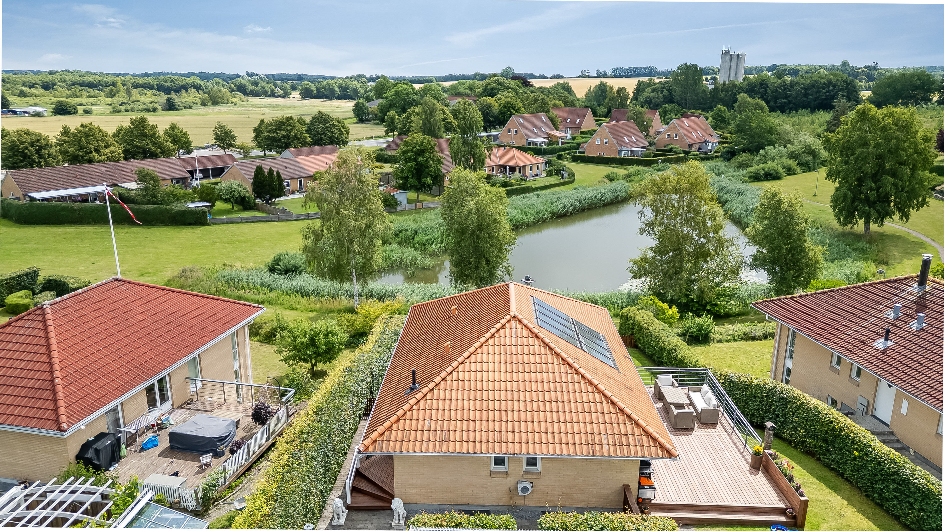 Fremhævet luftfoto billede i fuldskærmstilstand. Billede af Lindegårds Alle 7, 3550 Slangerup