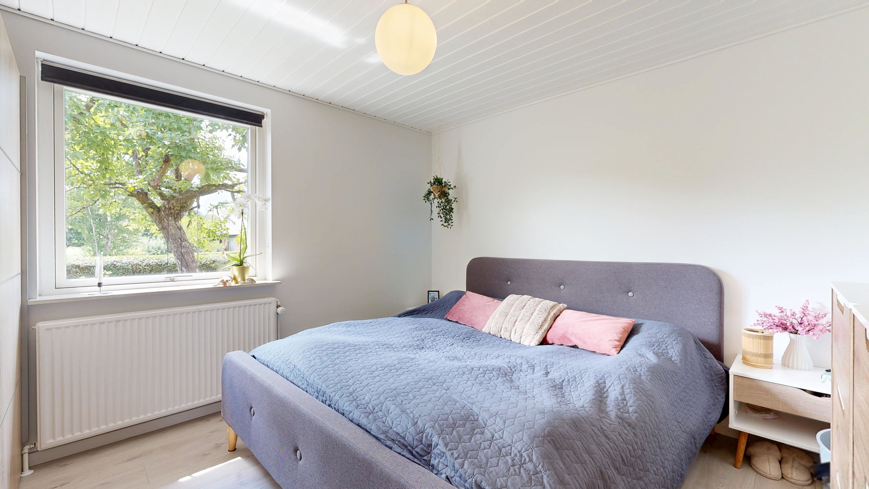 Fremhævet soveværelse billede i fuldskærmstilstand. Billede af Højmarkstoften 13, 8600 Silkeborg