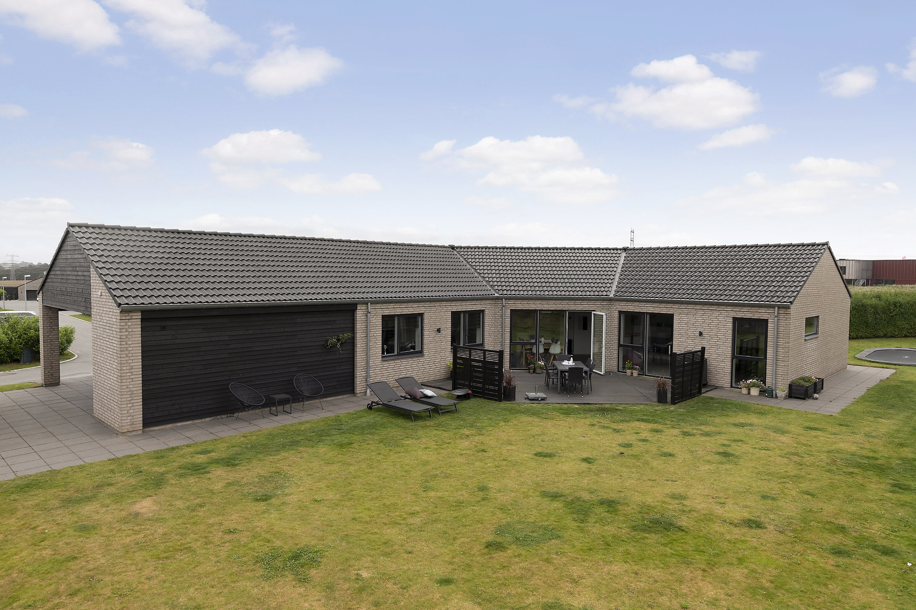 Miniaturebillede 1: ejendommen. Billede af Nørregårds Alle 16, 8362 Hørning