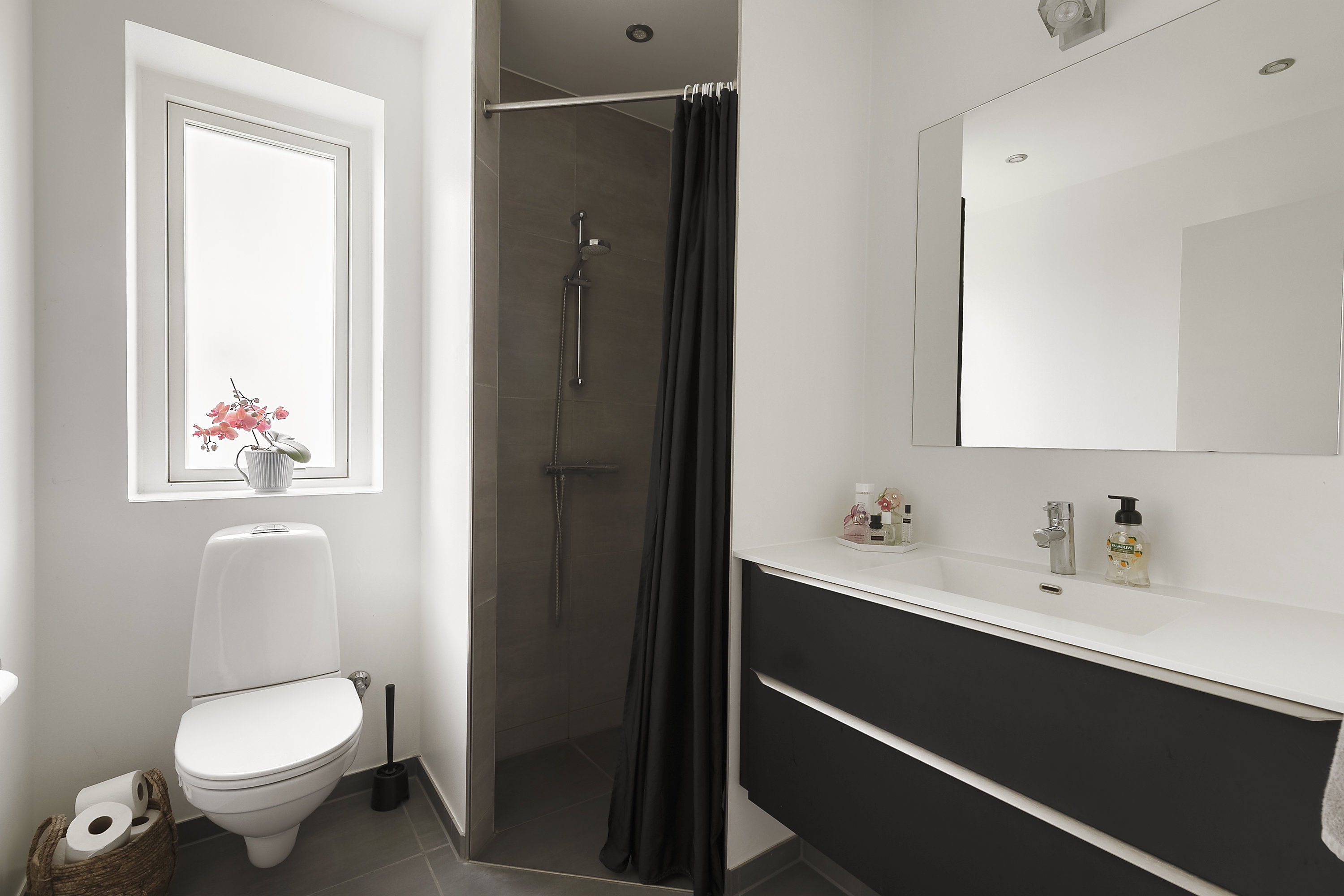 Fremhævet badeværelse billede i fuldskærmstilstand. Billede af Nørregårds Alle 16, 8362 Hørning