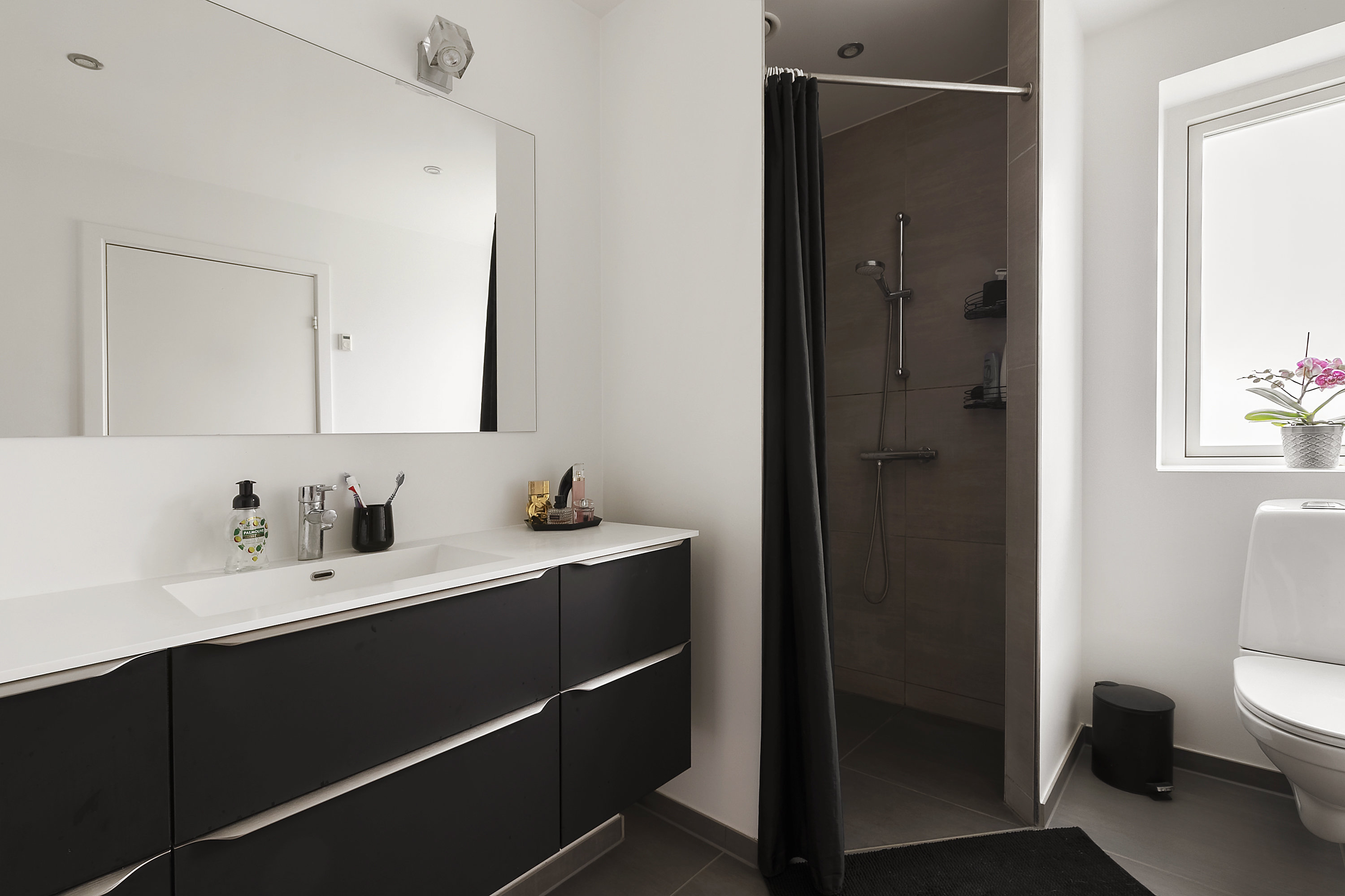 Fremhævet badeværelse billede i fuldskærmstilstand. Billede af Nørregårds Alle 16, 8362 Hørning