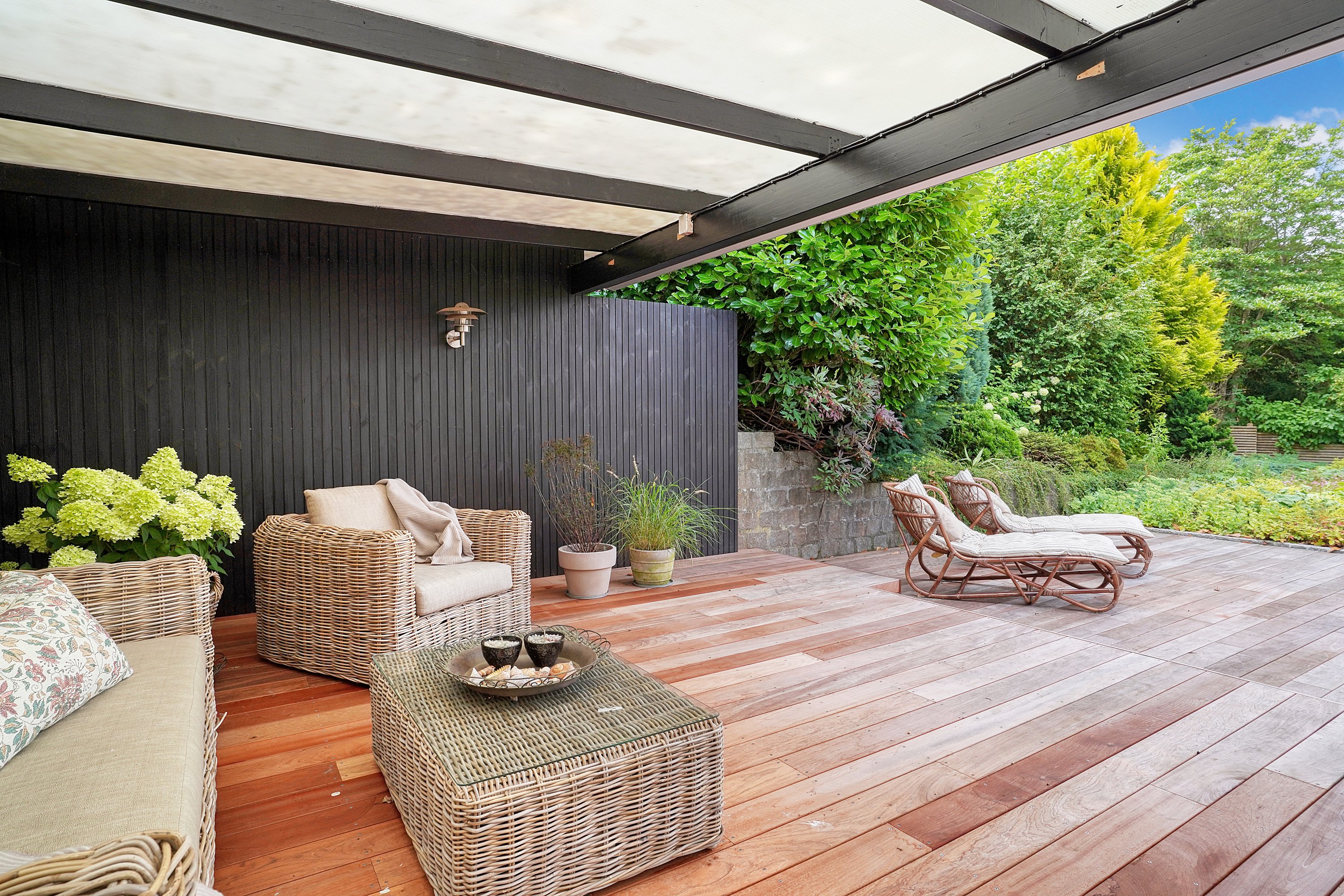 Fremhævet terrasse billede i fuldskærmstilstand. Billede af Ledgårdsvej 41, 3100 Hornbæk