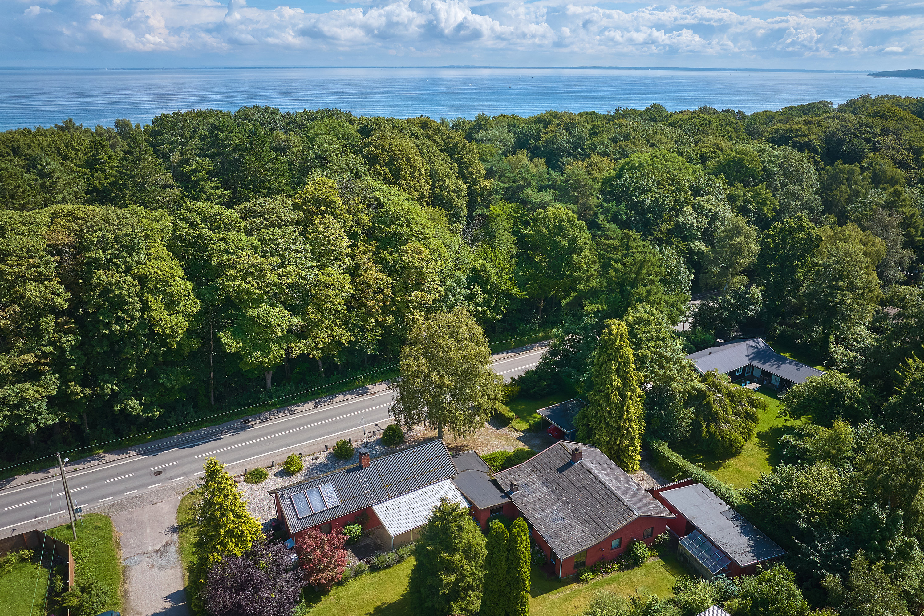 Fremhævet  billede i fuldskærmstilstand. Billede af Munkerup Strandvej 83, 3120 Dronningmølle