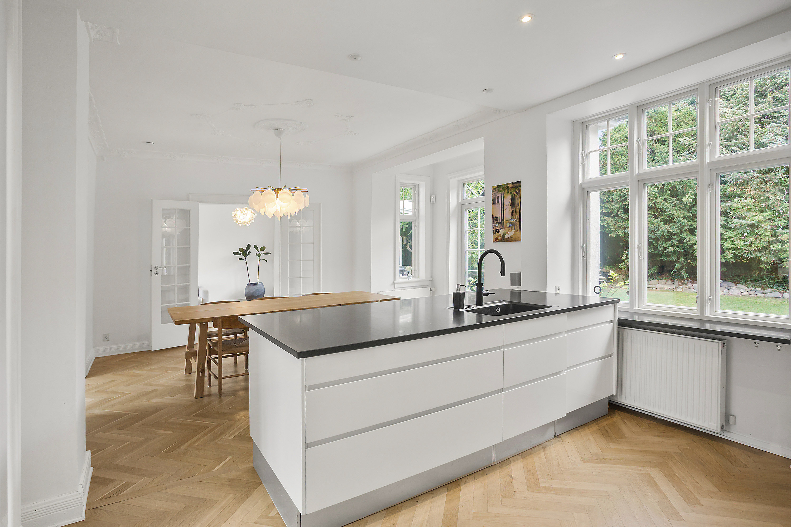 Fremhævet køkken billede i fuldskærmstilstand. Billede af Eivindsvej 5, 2920 Charlottenlund