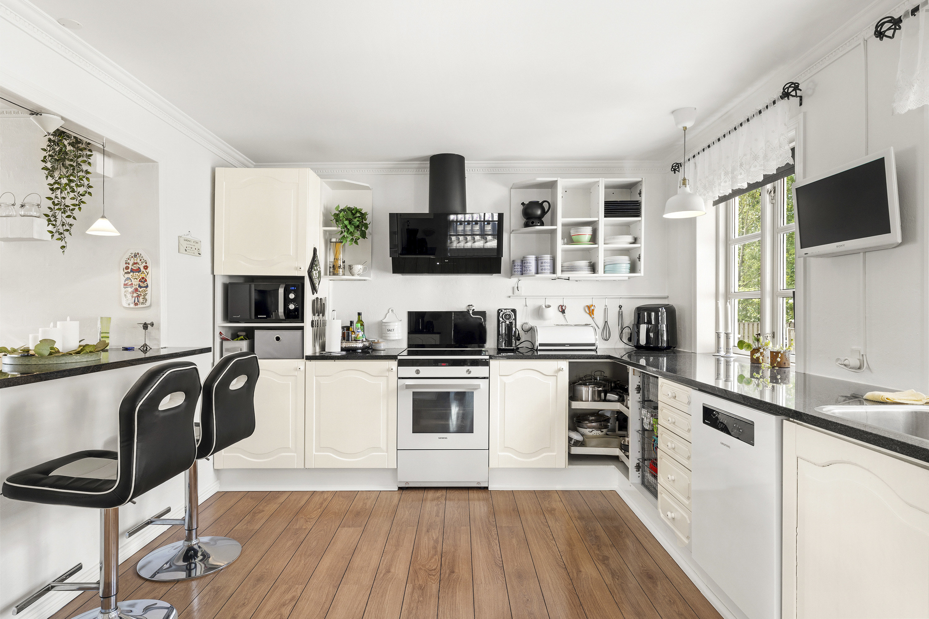 Fremhævet køkken billede i fuldskærmstilstand. Billede af Skærumvej 17, Lendum, 9870 Sindal