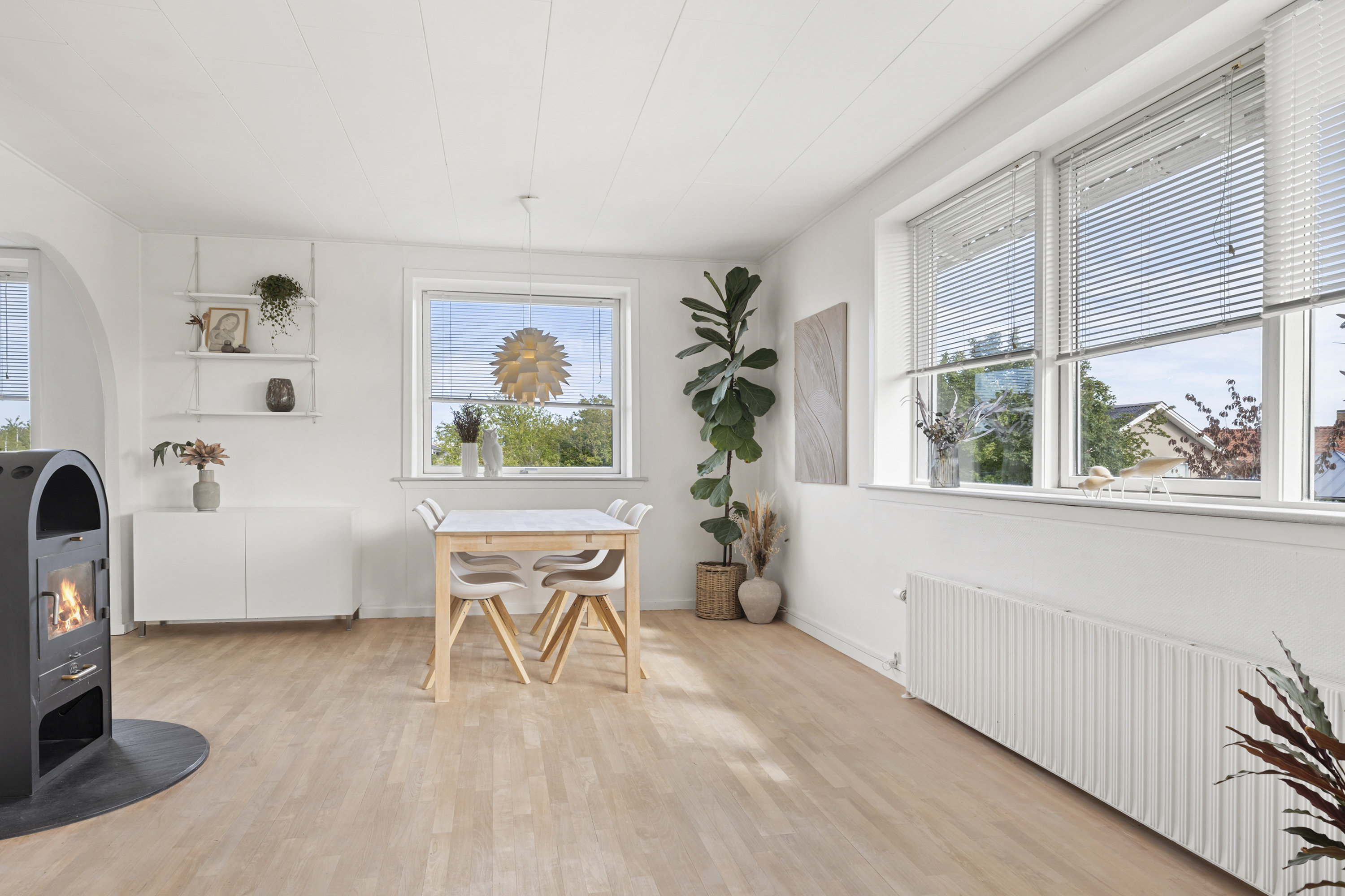 Fremhævet stue billede i fuldskærmstilstand. Billede af Fynsvej 20, 9900 Frederikshavn