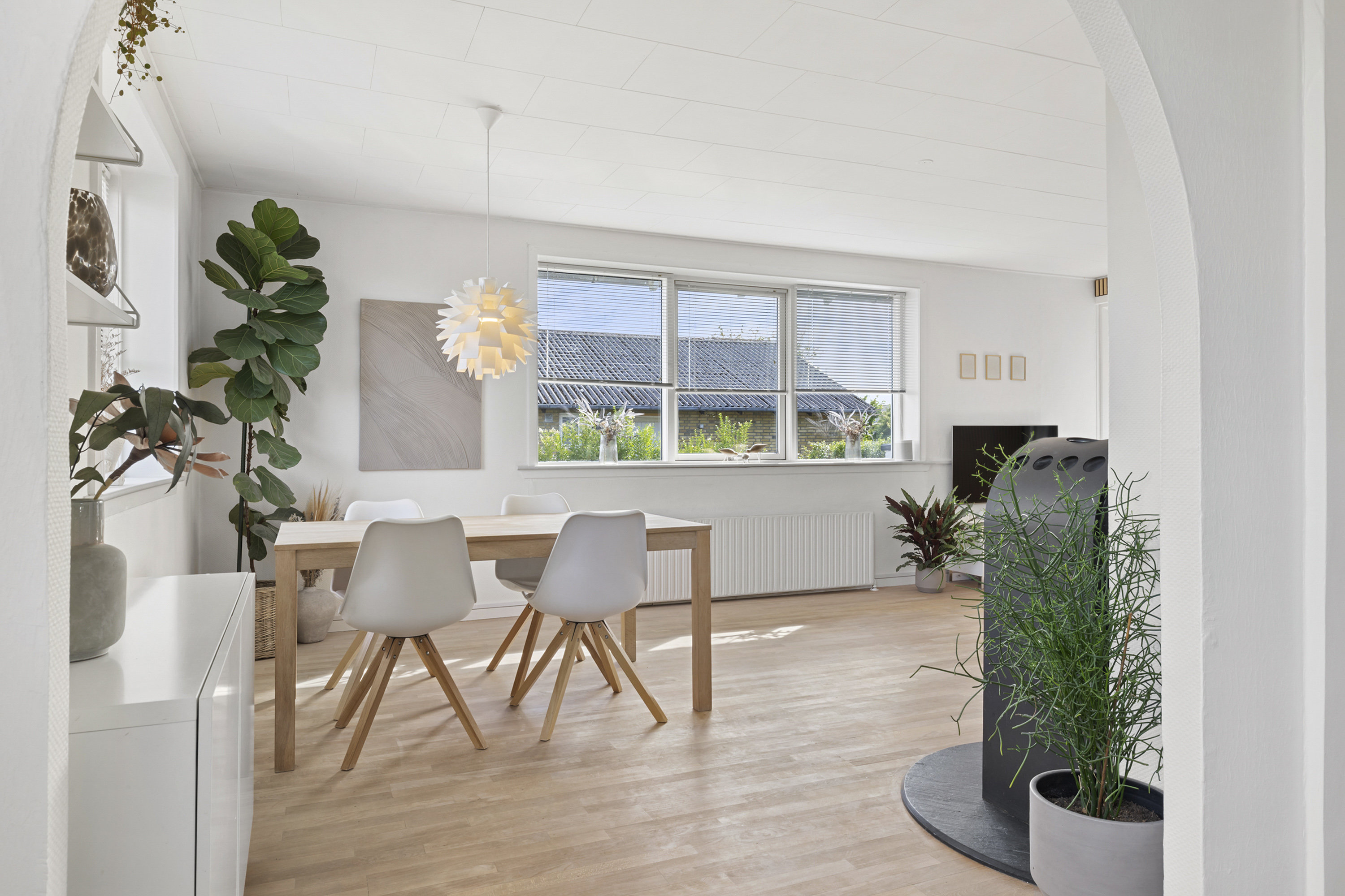 Fremhævet stue billede i fuldskærmstilstand. Billede af Fynsvej 20, 9900 Frederikshavn