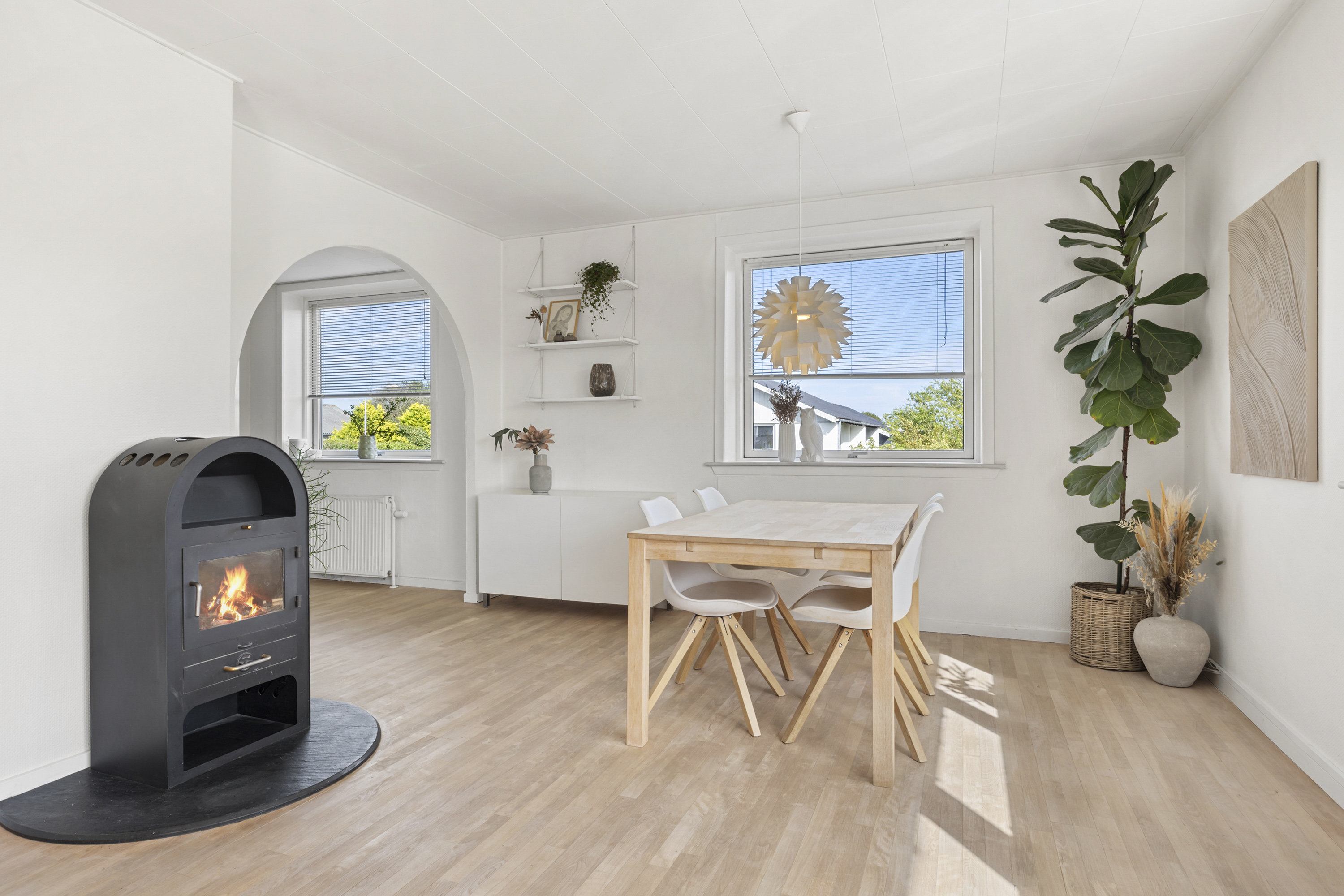 Fremhævet stue billede i fuldskærmstilstand. Billede af Fynsvej 20, 9900 Frederikshavn