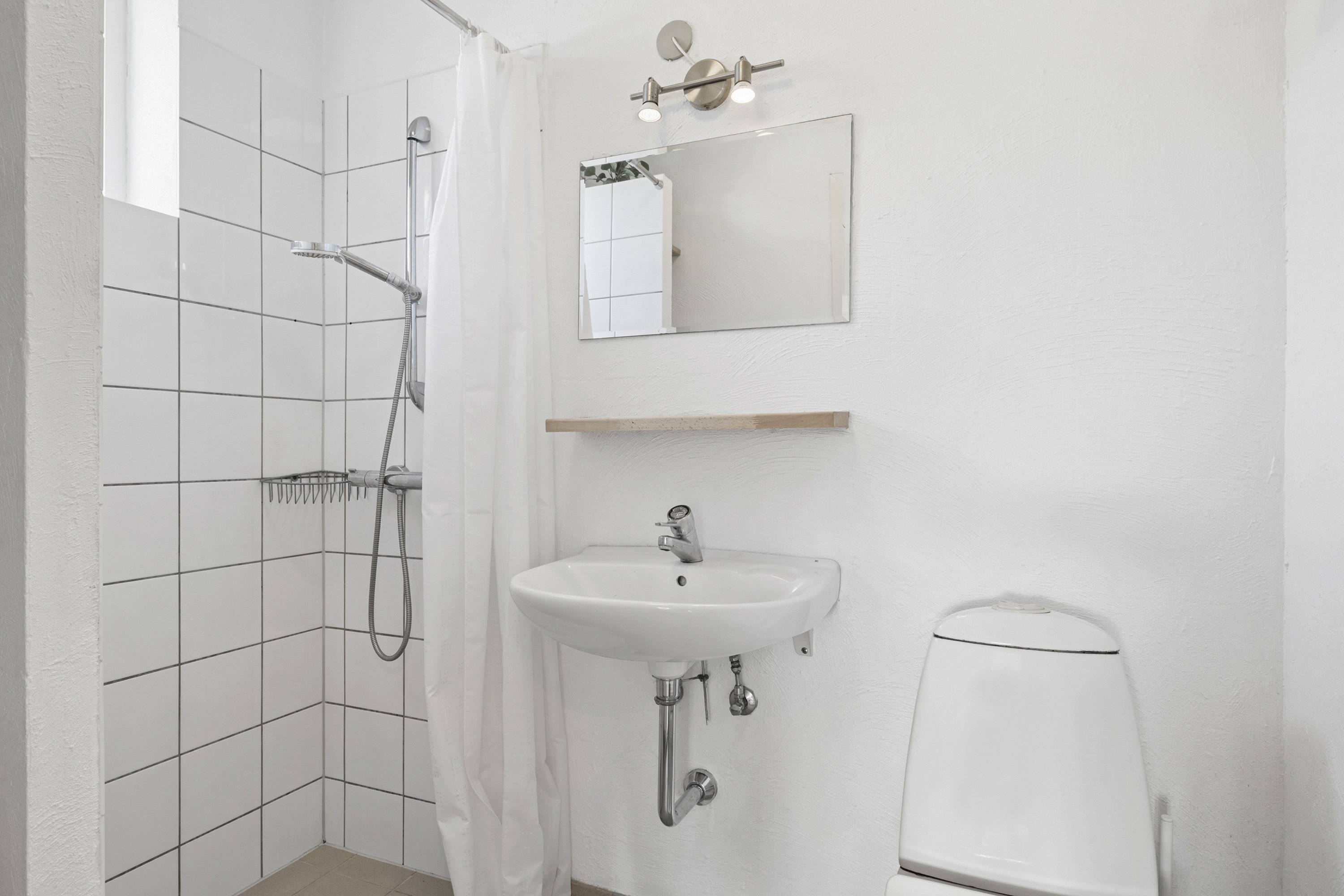 Fremhævet badeværelse billede i fuldskærmstilstand. Billede af Fynsvej 20, 9900 Frederikshavn