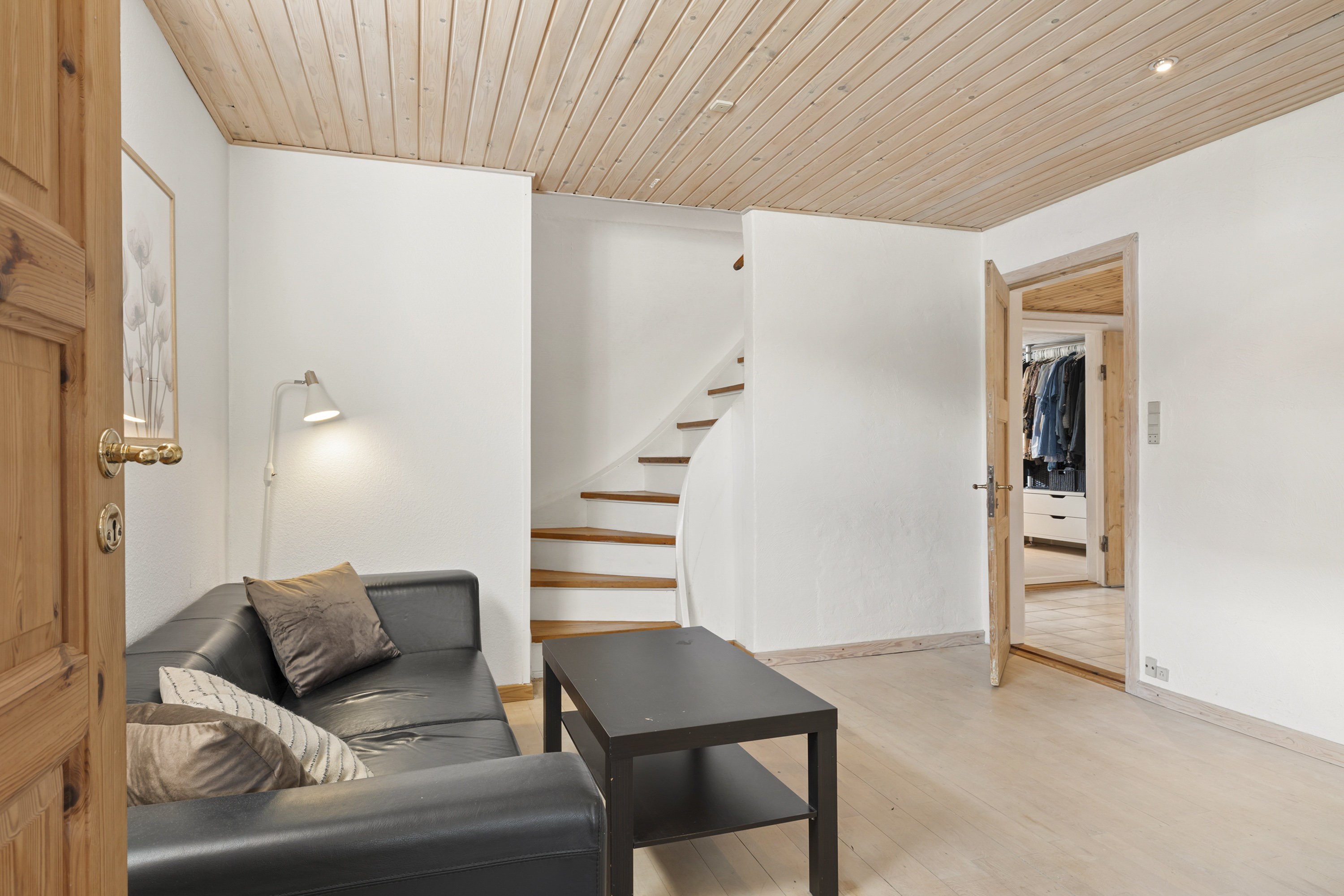 Fremhævet stue billede i fuldskærmstilstand. Billede af Fynsvej 20, 9900 Frederikshavn