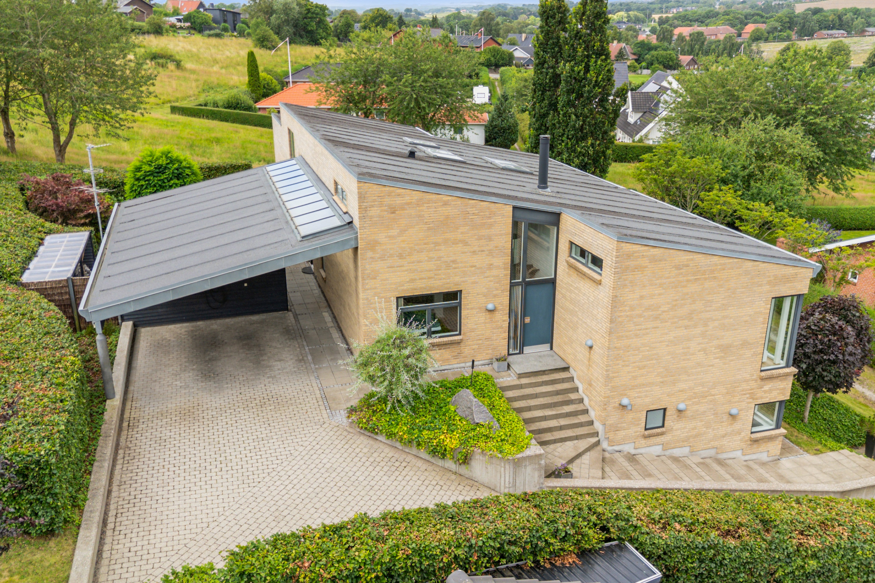 Fremhævet ejendom 1 billede i fuldskærmstilstand. Billede af Moesbakken 60, 8410 Rønde