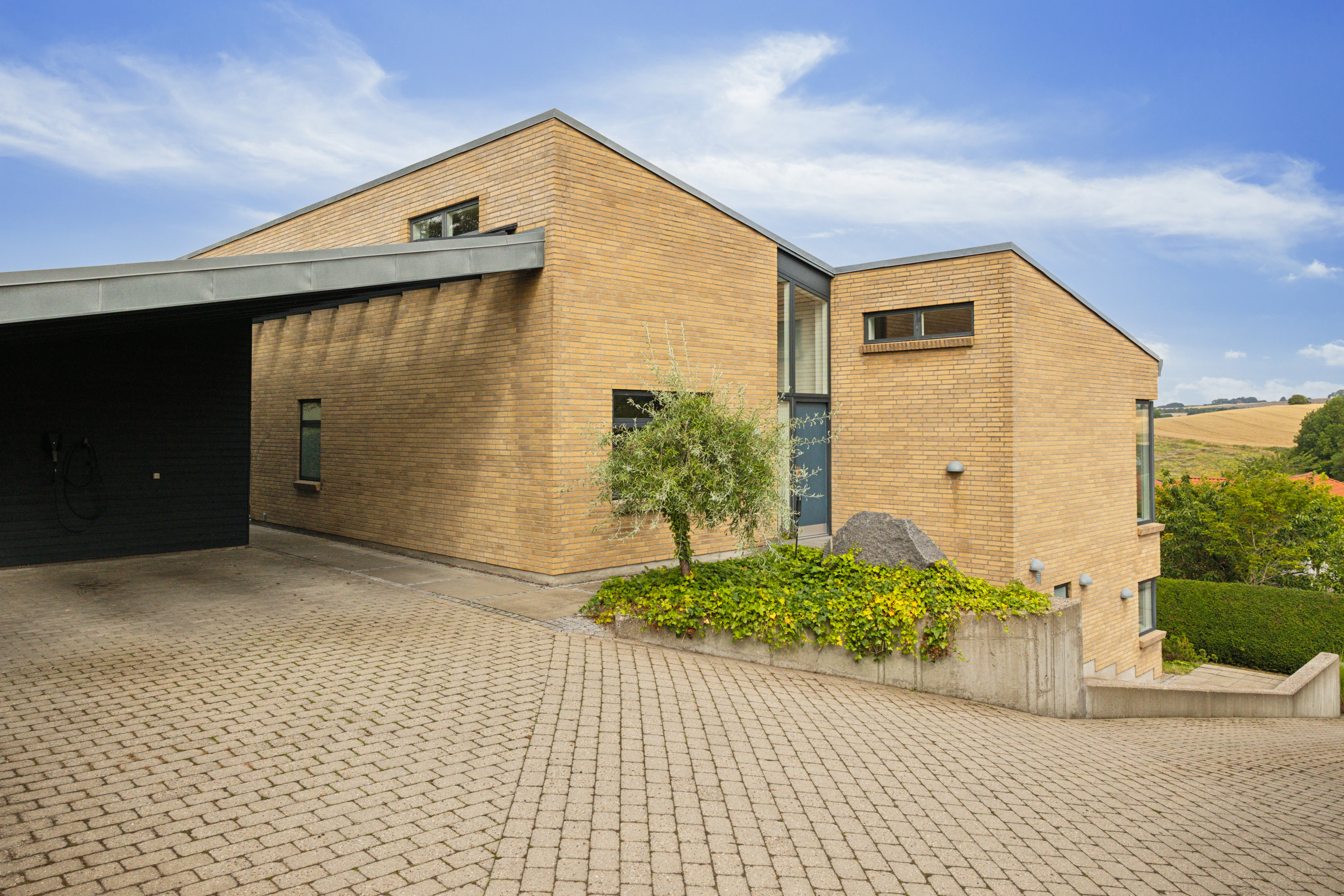 Miniaturebillede 1: ejendom 1. Billede af Moesbakken 60, 8410 Rønde