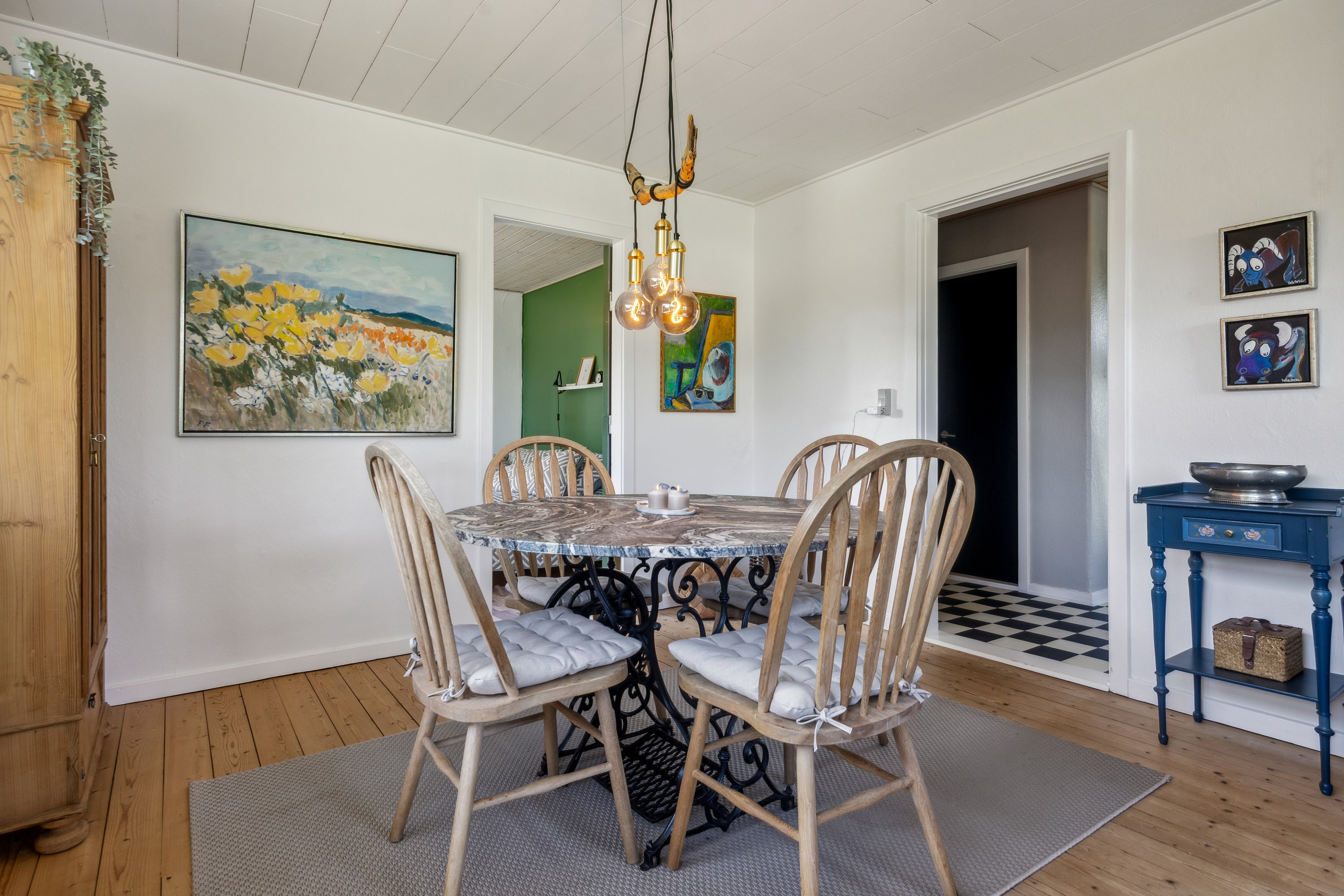 Fremhævet stue billede i fuldskærmstilstand. Billede af Ane Vifferts Vej 15, 9370 Hals