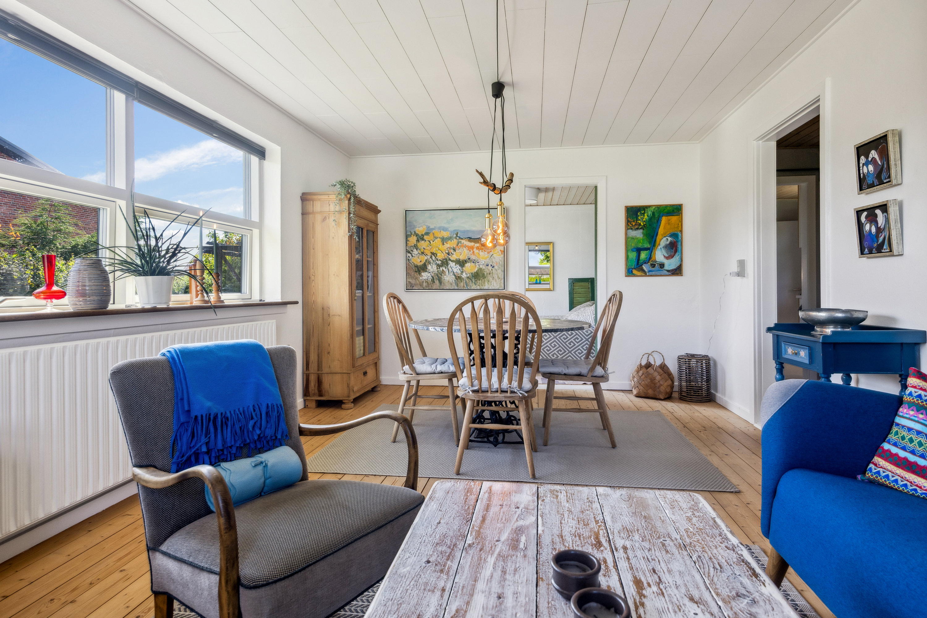 Fremhævet stue billede i fuldskærmstilstand. Billede af Ane Vifferts Vej 15, 9370 Hals