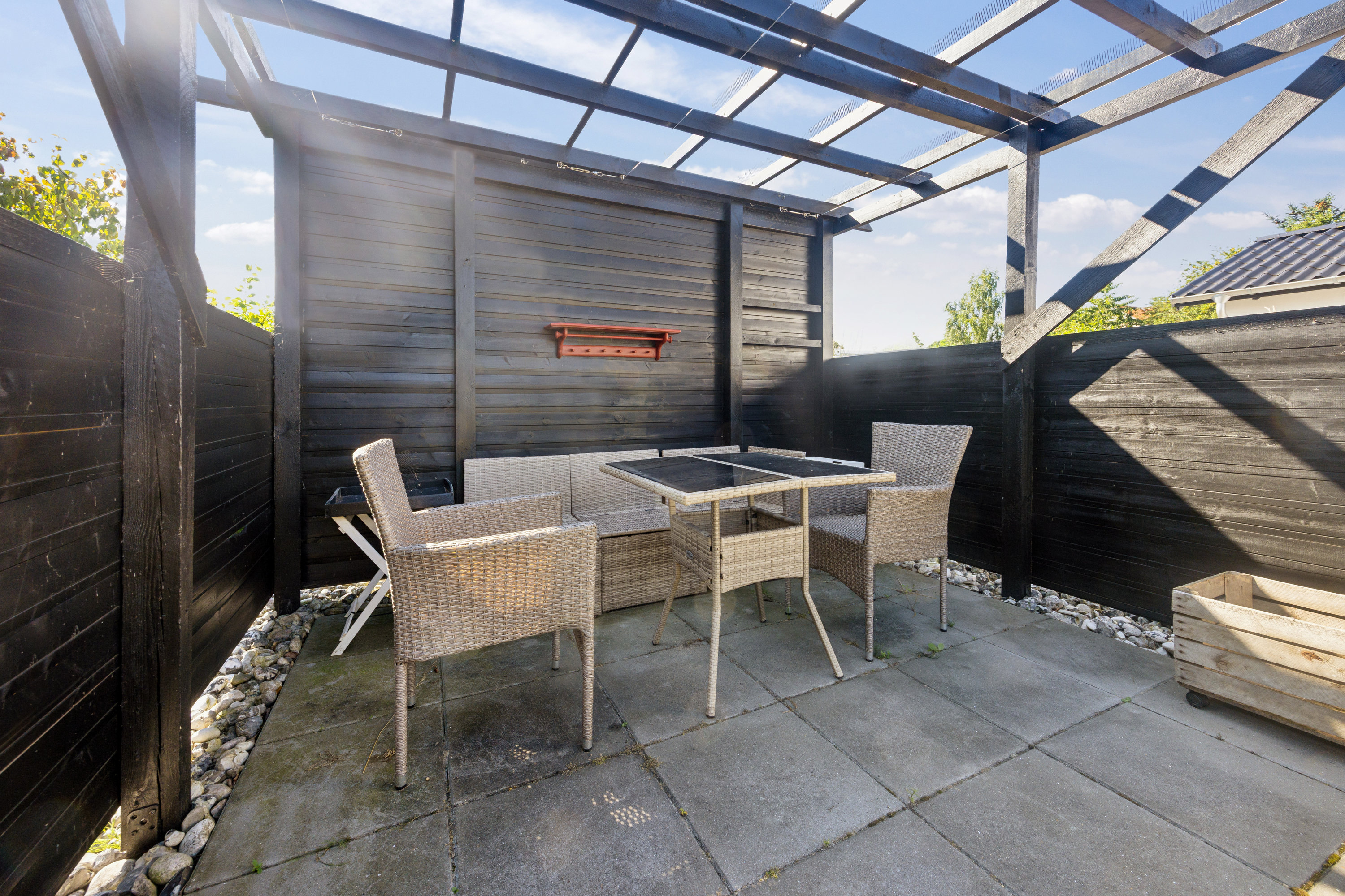 Fremhævet terrasse billede i fuldskærmstilstand. Billede af Ane Vifferts Vej 15, 9370 Hals