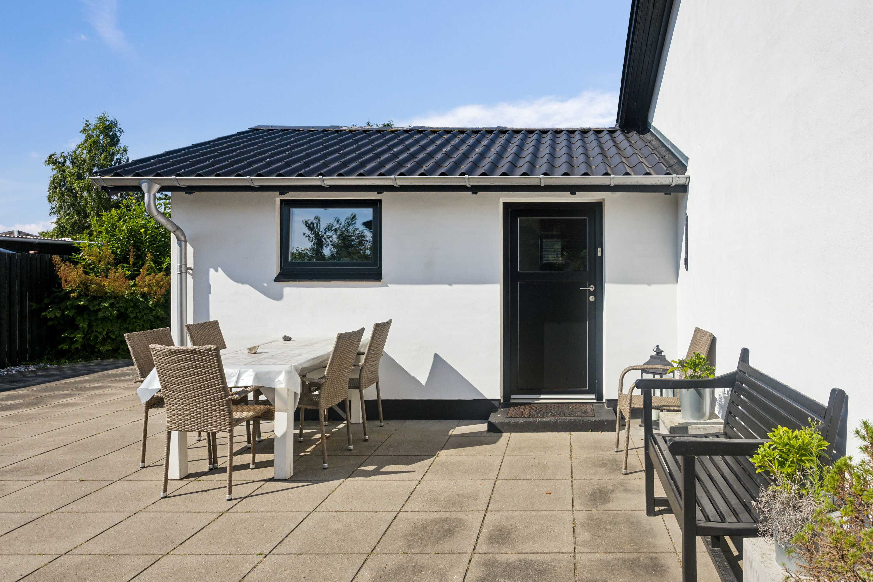 Fremhævet terrasse billede i fuldskærmstilstand. Billede af Ane Vifferts Vej 15, 9370 Hals