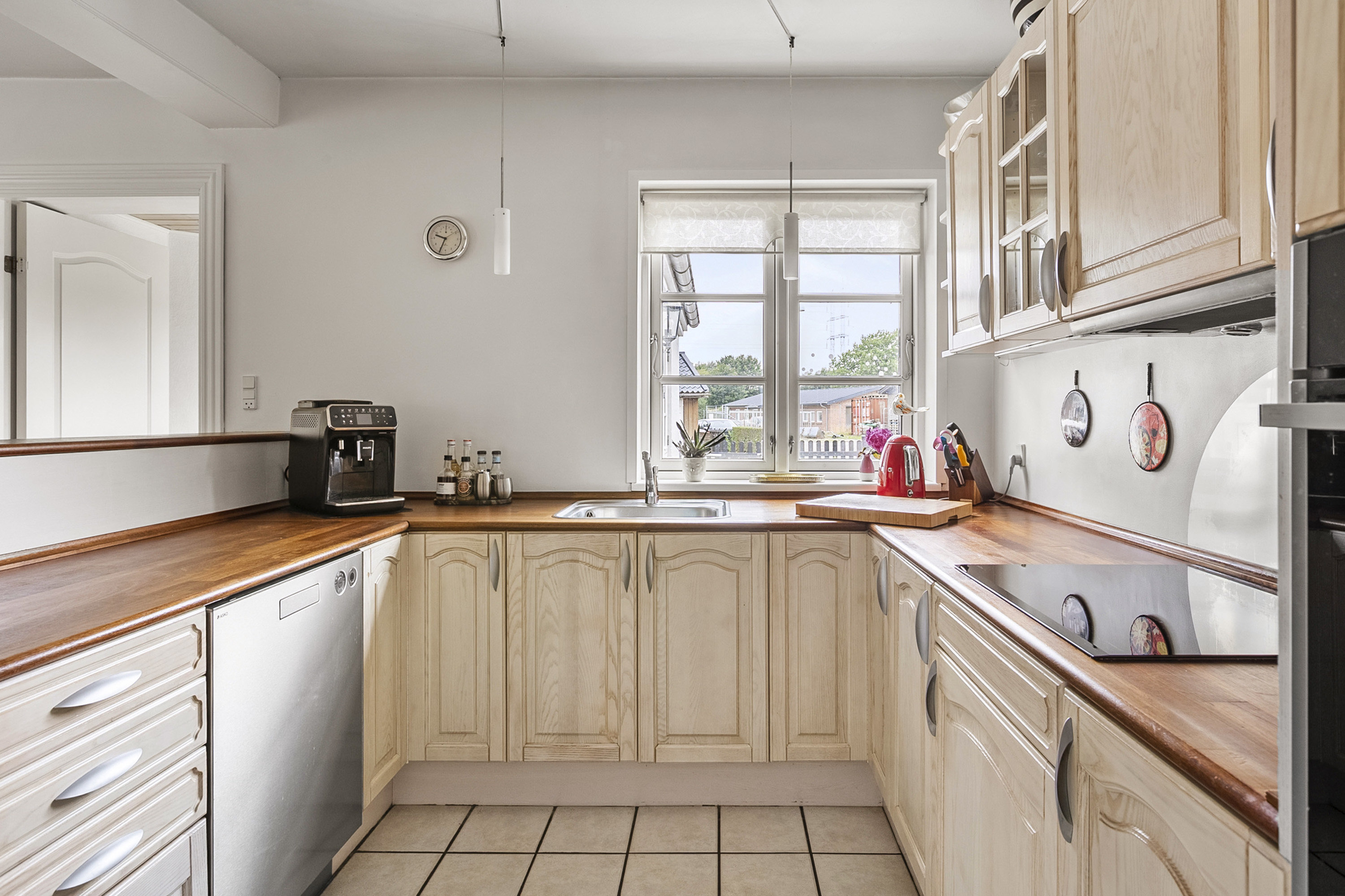 Fremhævet køkken billede i fuldskærmstilstand. Billede af Bladknæk 26, Lundsbjerg, 6200 Aabenraa