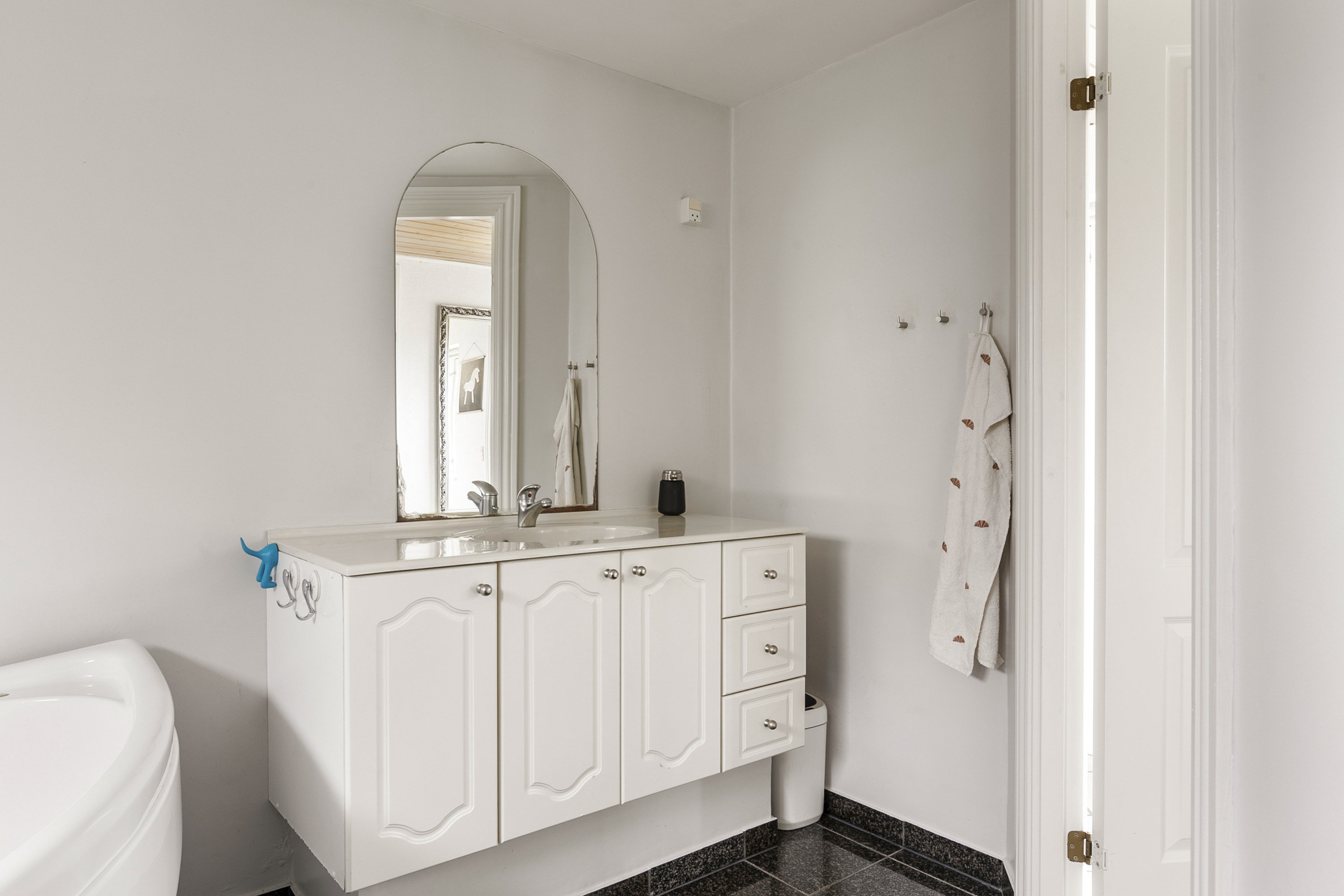 Fremhævet badeværelse billede i fuldskærmstilstand. Billede af Bladknæk 26, Lundsbjerg, 6200 Aabenraa