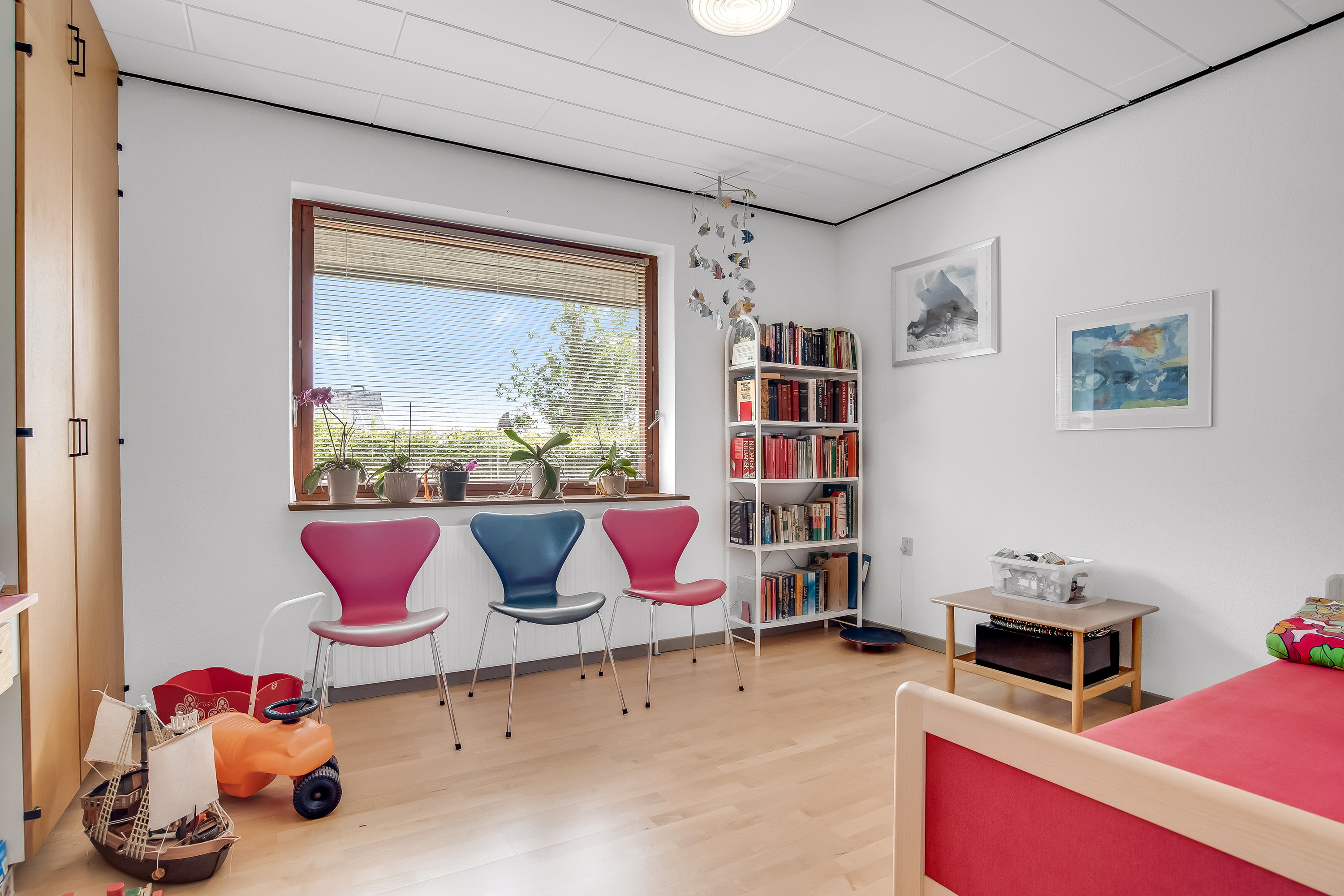 Fremhævet værelse billede i fuldskærmstilstand. Billede af Nis Petersens Vej 22, 7620 Lemvig