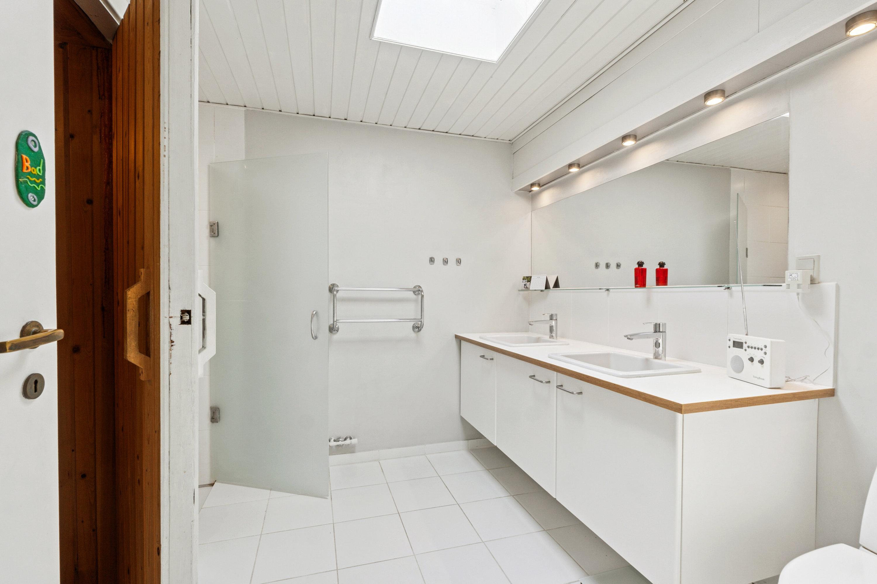 Fremhævet badeværelse billede i fuldskærmstilstand. Billede af Grønlundsvej 6, 4760 Vordingborg