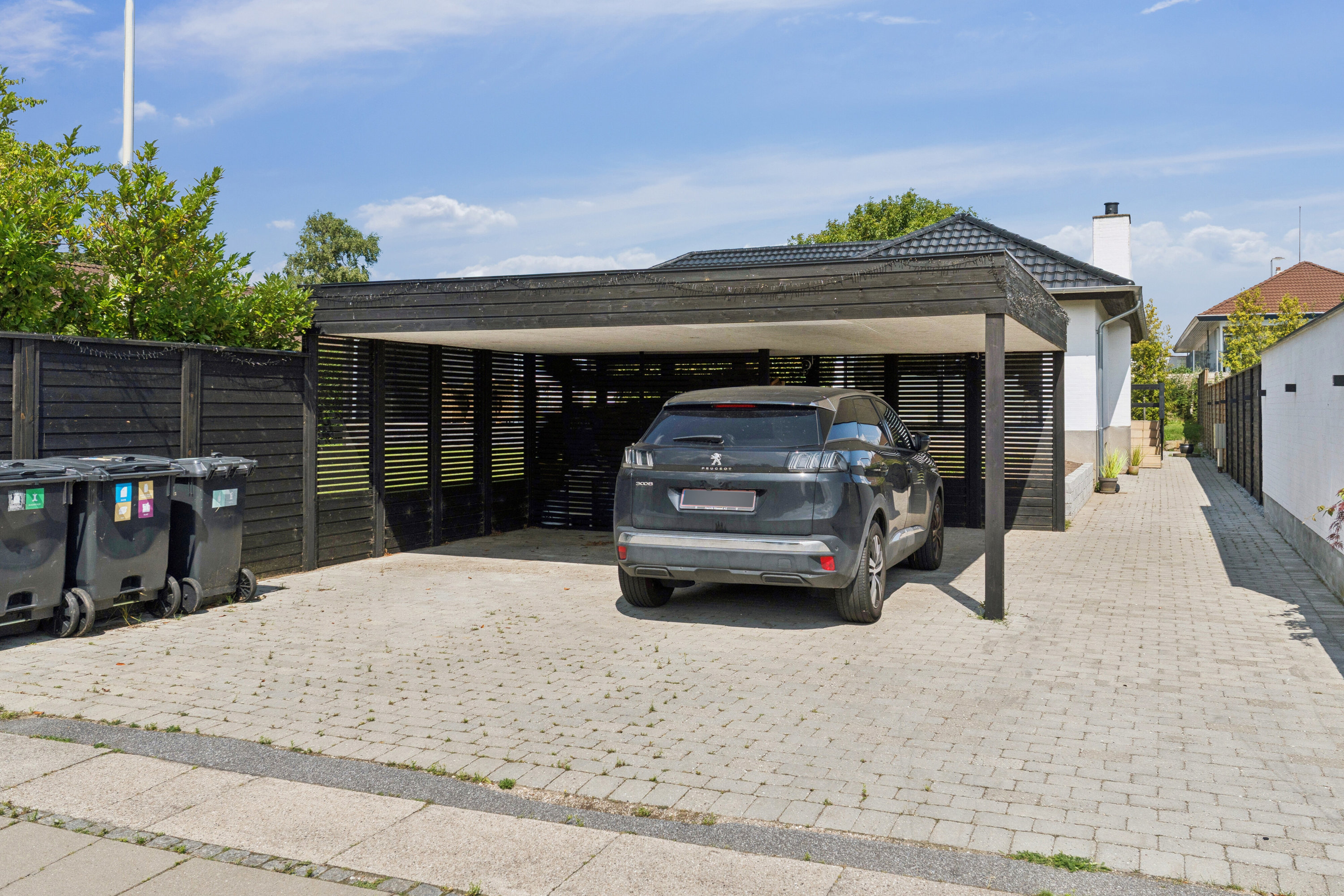 Fremhævet set fra vejen billede i fuldskærmstilstand. Billede af Kajakvej 23, 4040 Jyllinge