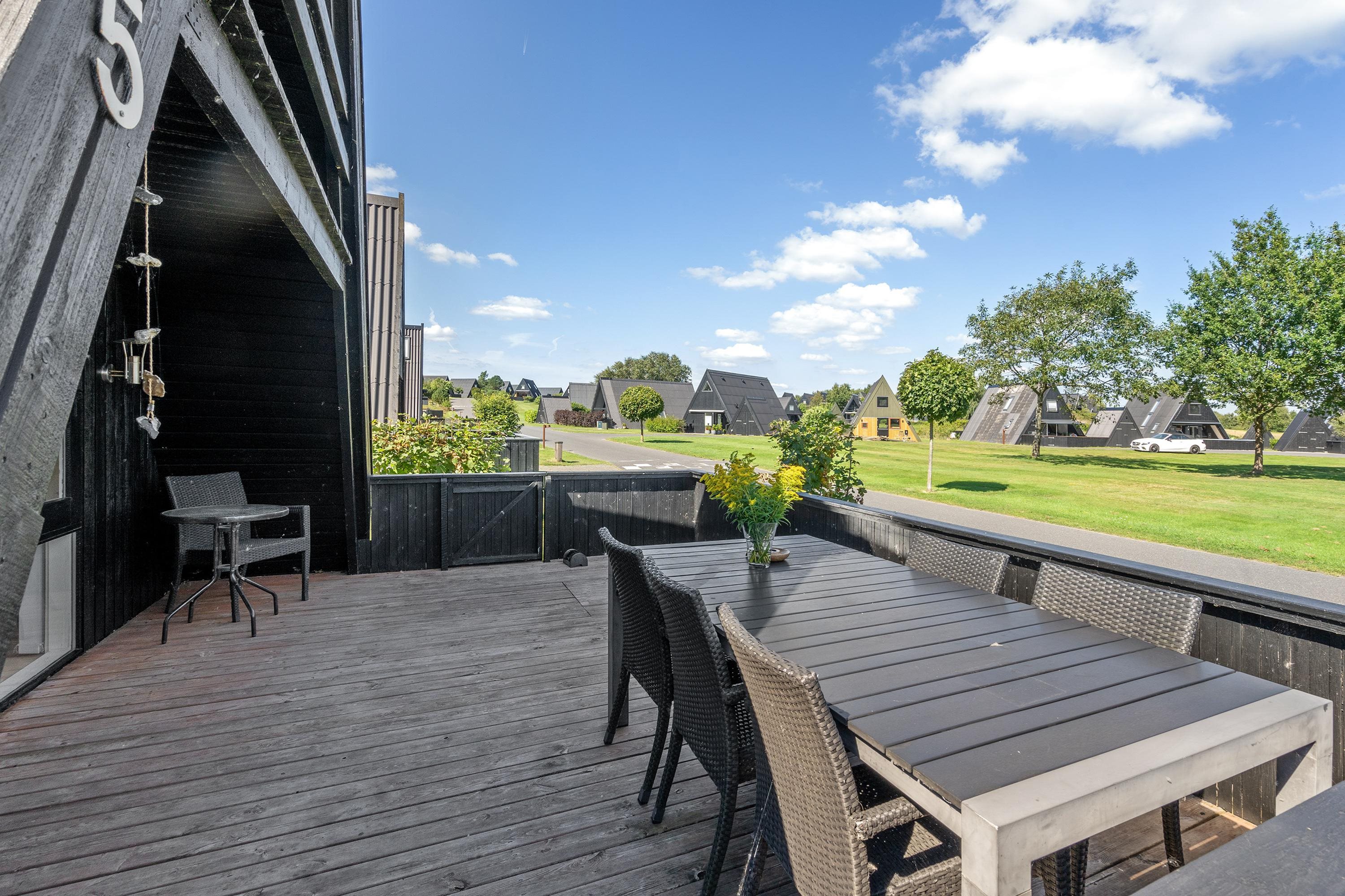 Fremhævet terrasse billede i fuldskærmstilstand. Billede af Golfsvinget 5, Gatten, 9640 Farsø