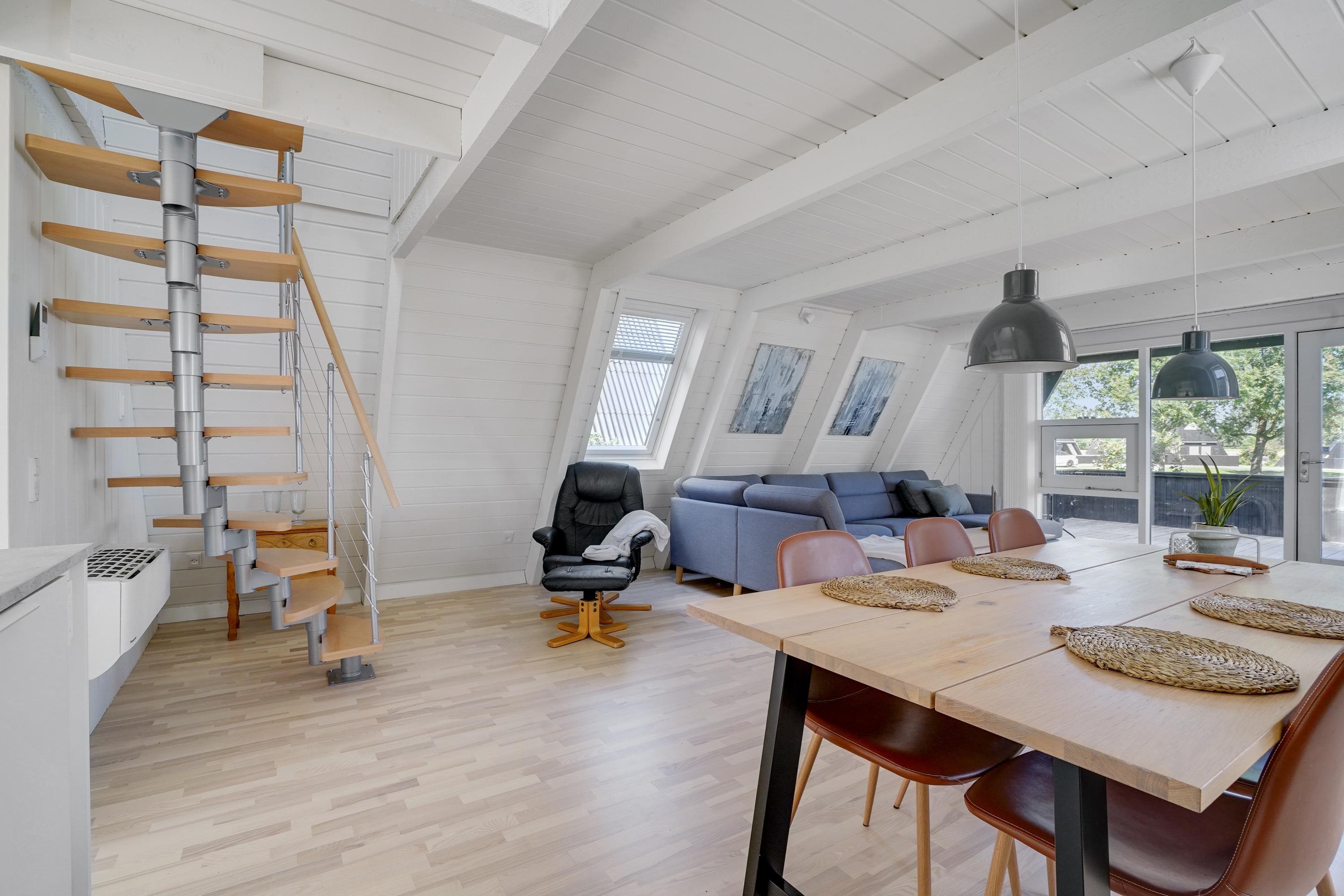 Fremhævet stue billede i fuldskærmstilstand. Billede af Golfsvinget 5, Gatten, 9640 Farsø