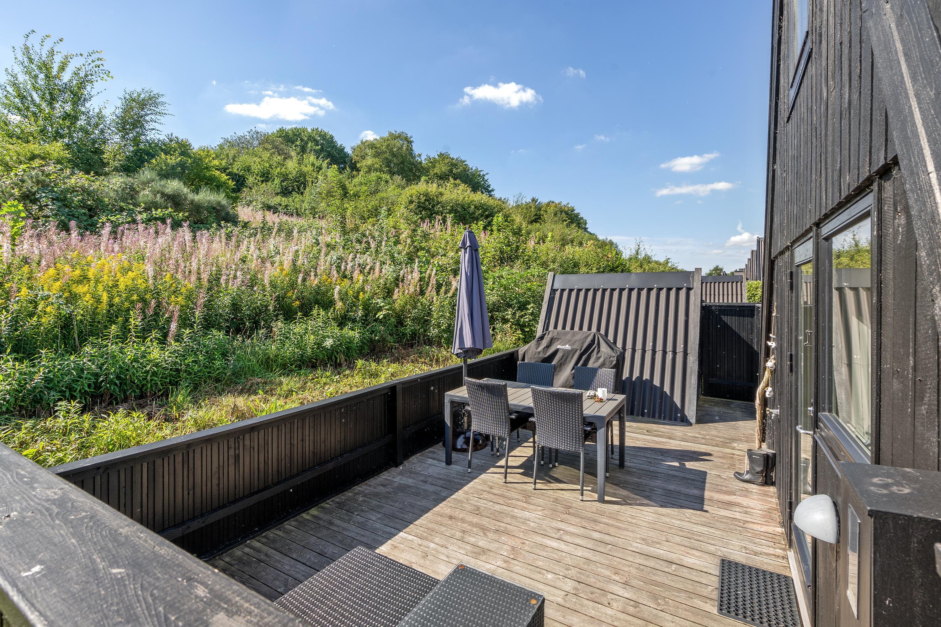 Fremhævet terrasse billede i fuldskærmstilstand. Billede af Golfsvinget 5, Gatten, 9640 Farsø