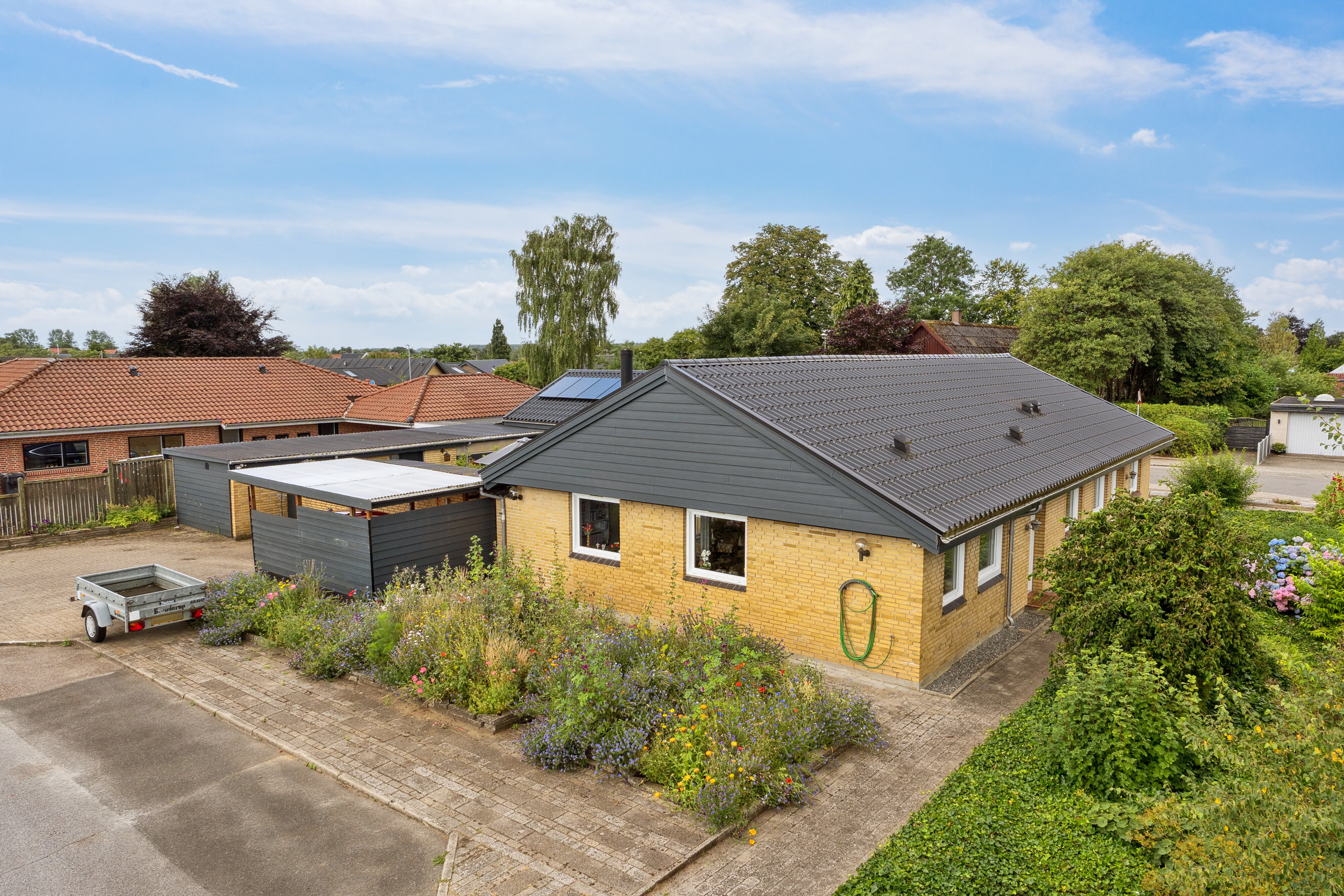 Fremhævet set fra vejen billede i fuldskærmstilstand. Billede af Poul Gerness Vej 2, 7430 Ikast