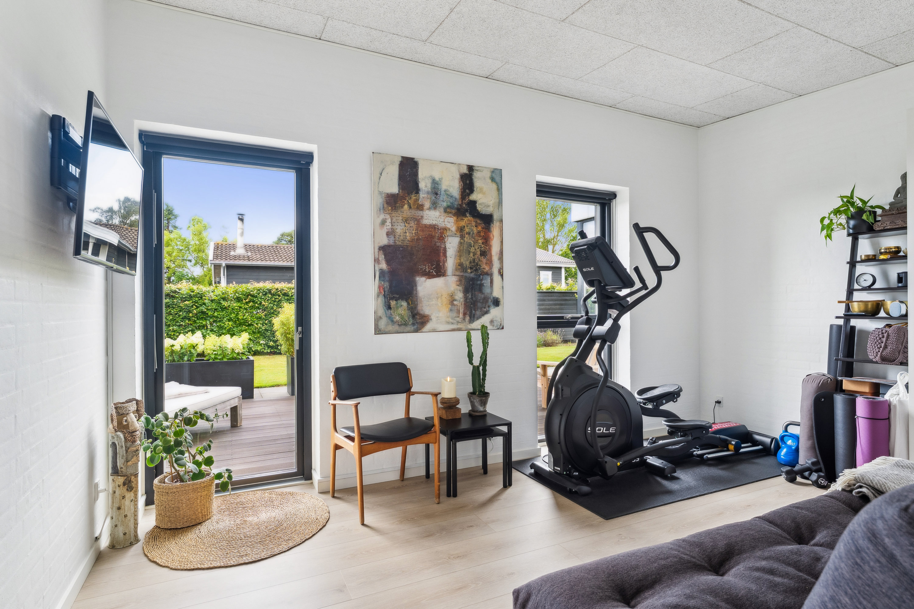 Fremhævet stue billede i fuldskærmstilstand. Billede af Mælkebøttevej 1, 8250 Egå