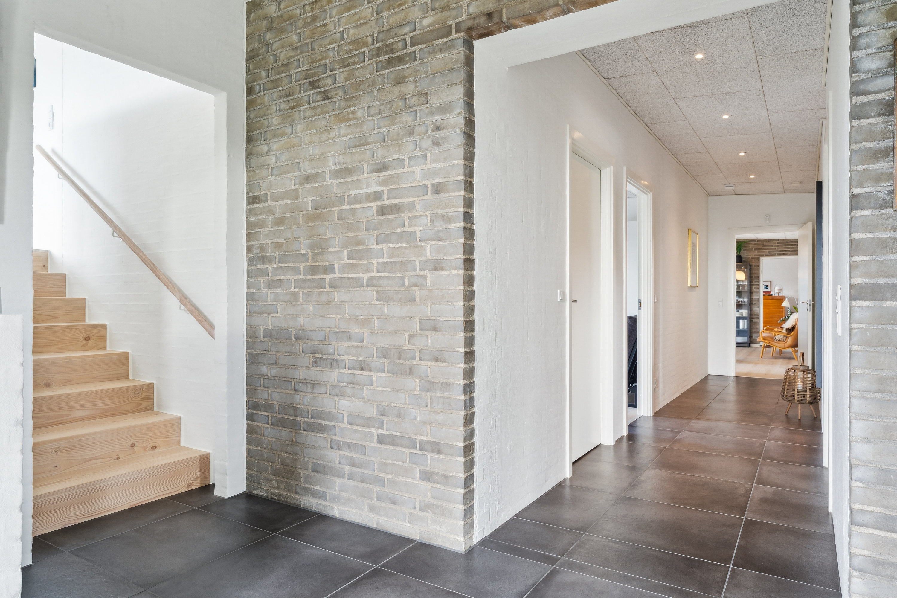 Fremhævet gang billede i fuldskærmstilstand. Billede af Mælkebøttevej 1, 8250 Egå