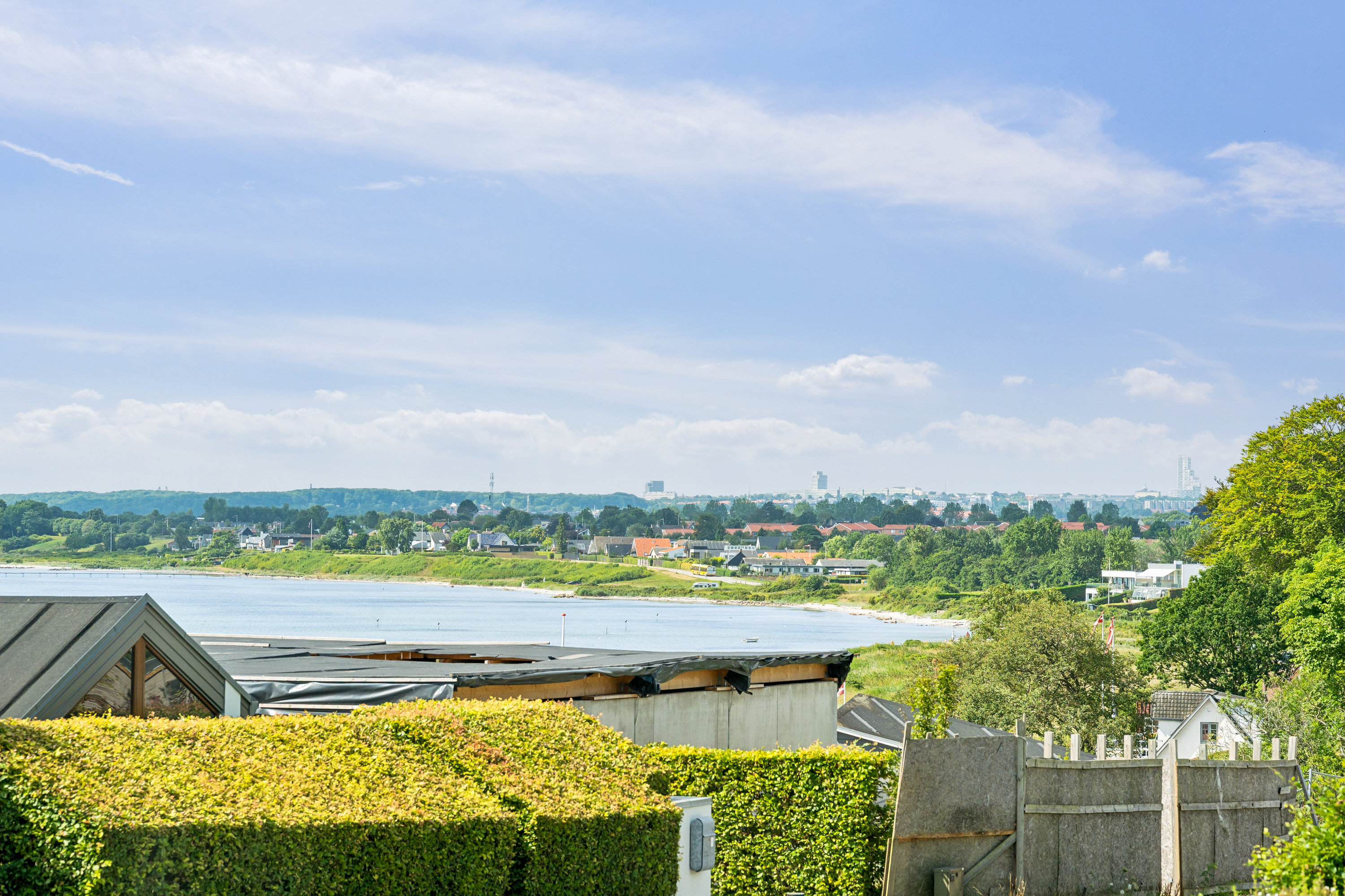 Miniaturebillede 1: udsigt. Billede af Mælkebøttevej 1, 8250 Egå