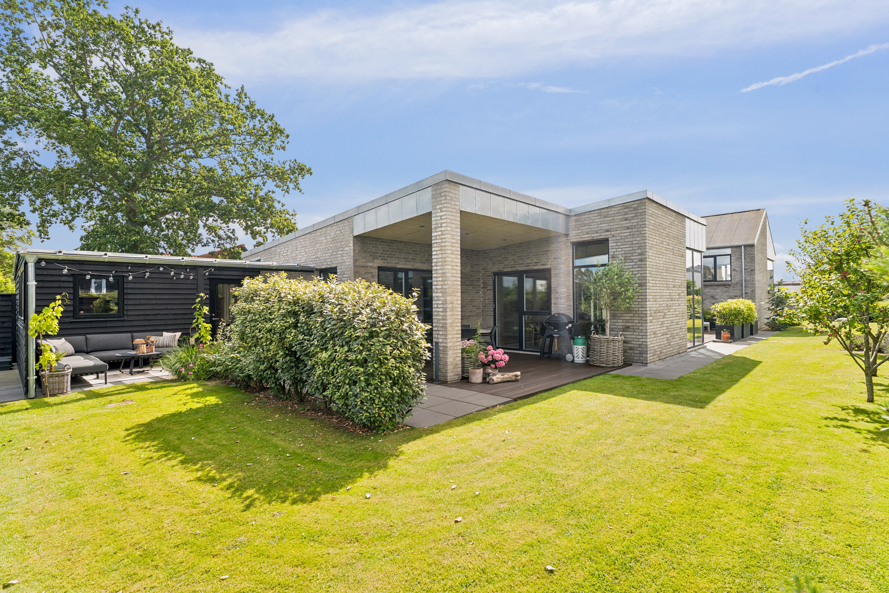 Fremhævet ejendom 1 billede i fuldskærmstilstand. Billede af Mælkebøttevej 1, 8250 Egå