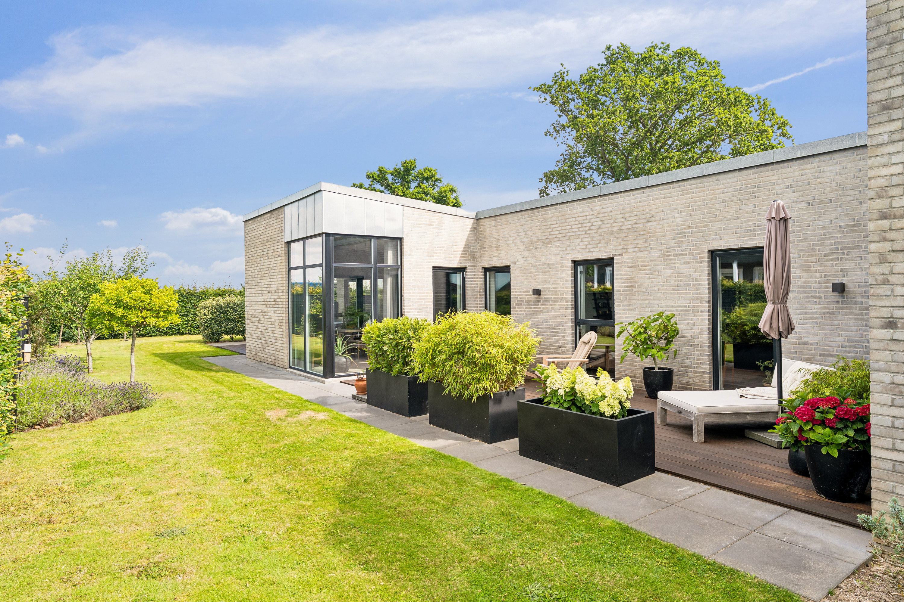 Fremhævet have billede i fuldskærmstilstand. Billede af Mælkebøttevej 1, 8250 Egå