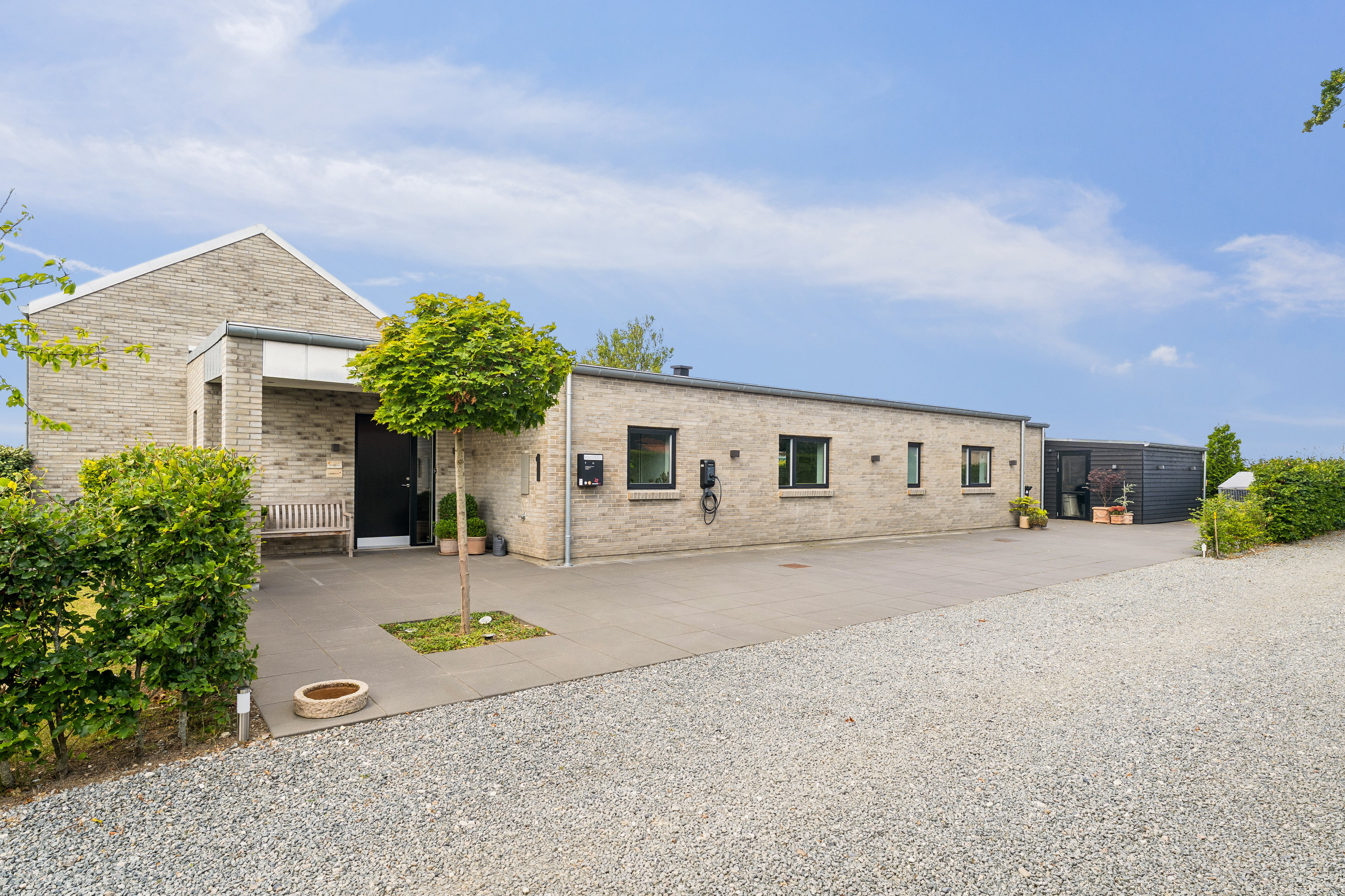 Fremhævet ejendom 1 billede i fuldskærmstilstand. Billede af Mælkebøttevej 1, 8250 Egå