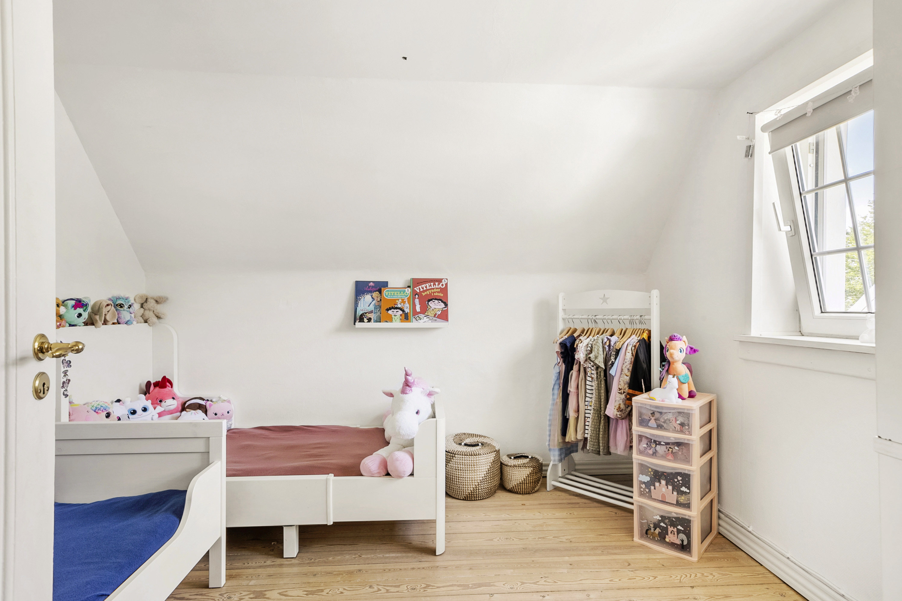 Fremhævet soveværelse billede i fuldskærmstilstand. Billede af Løjt Skolegade 15, Løjt Kirkeby, 6200 Aabenraa