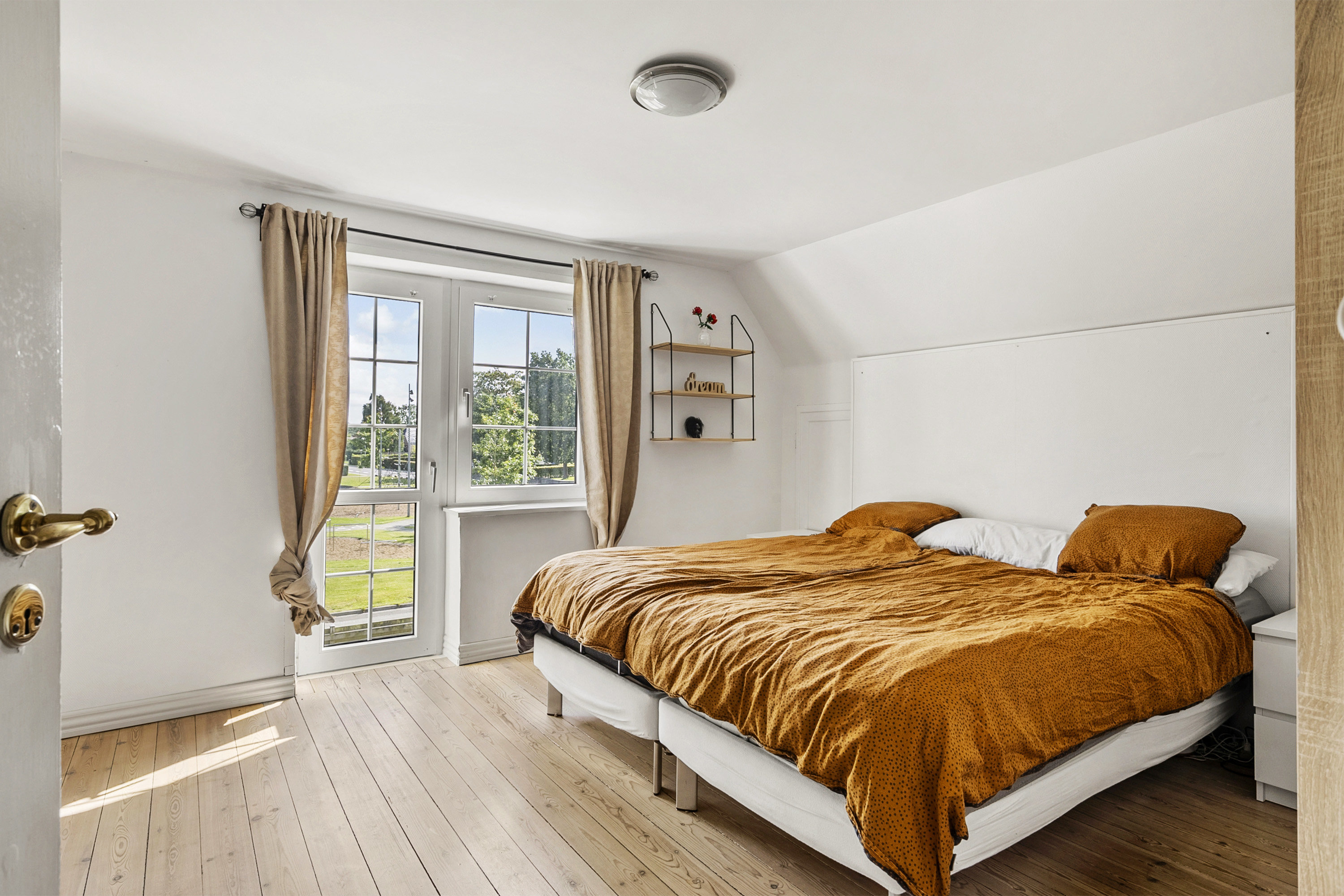 Fremhævet soveværelse billede i fuldskærmstilstand. Billede af Løjt Skolegade 15, Løjt Kirkeby, 6200 Aabenraa