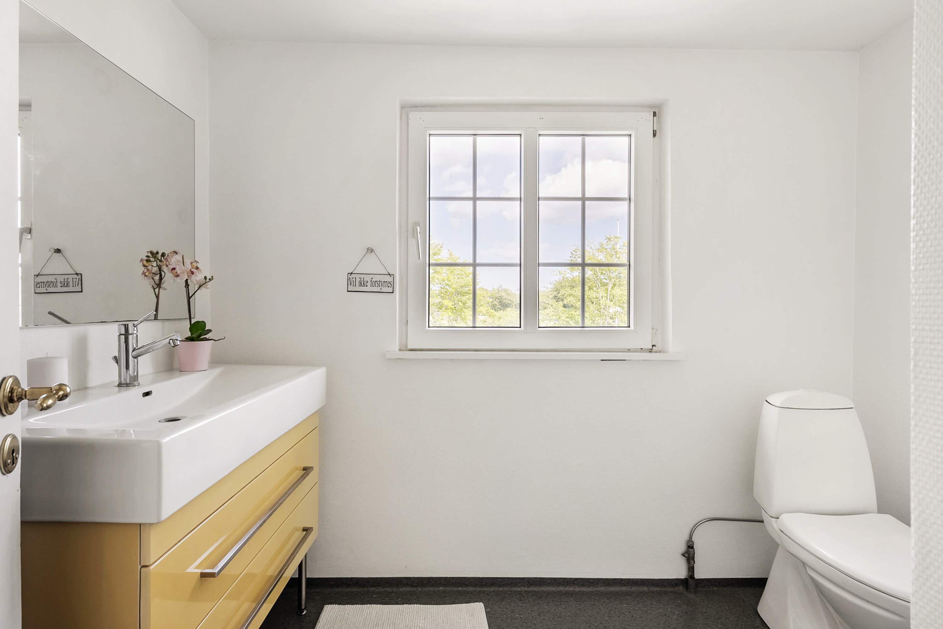 Fremhævet badeværelse billede i fuldskærmstilstand. Billede af Løjt Skolegade 15, Løjt Kirkeby, 6200 Aabenraa