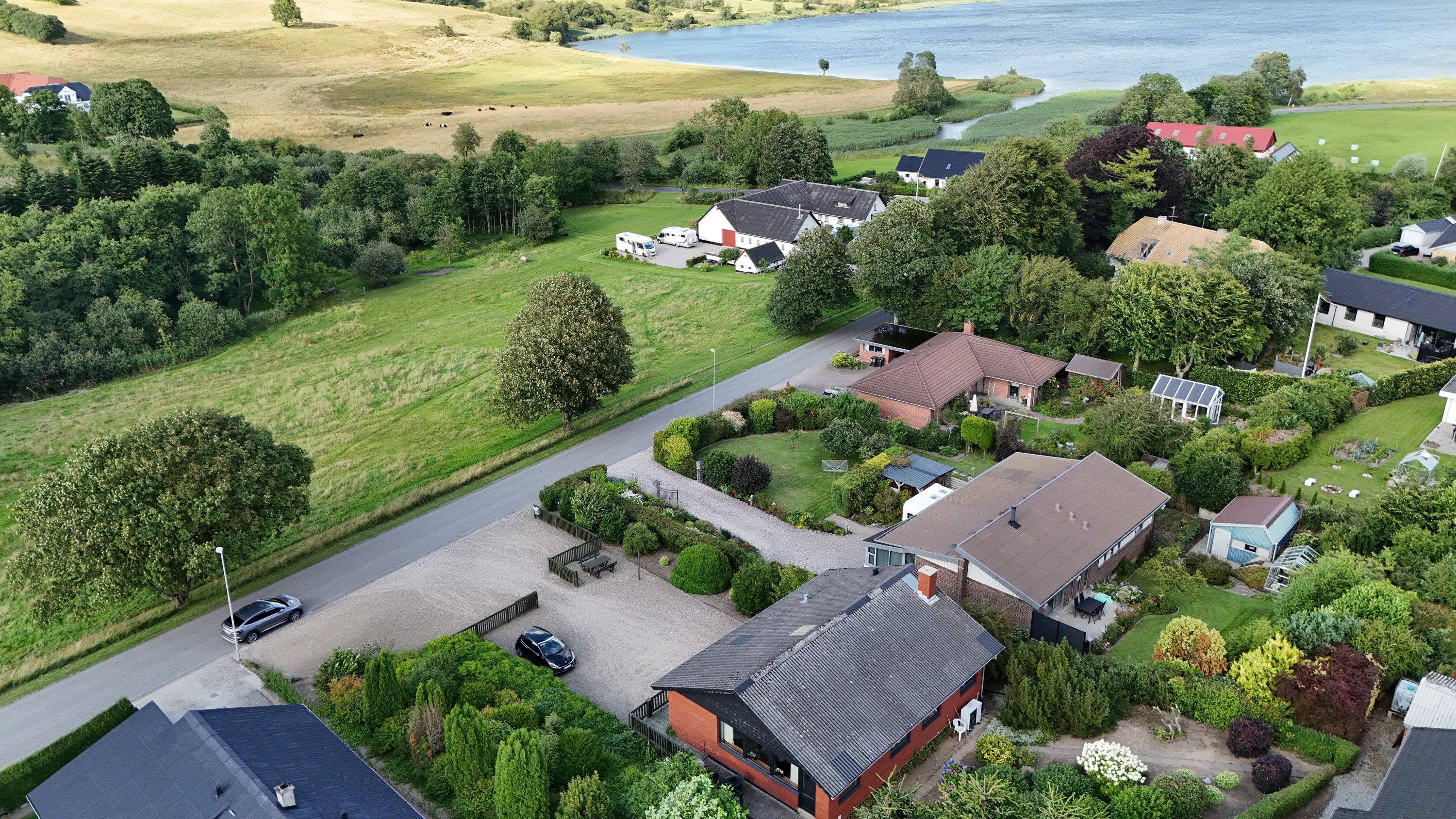 Fremhævet luftfoto billede i fuldskærmstilstand. Billede af Glenstrup Søvej 8, Holmgård, 8990 Fårup