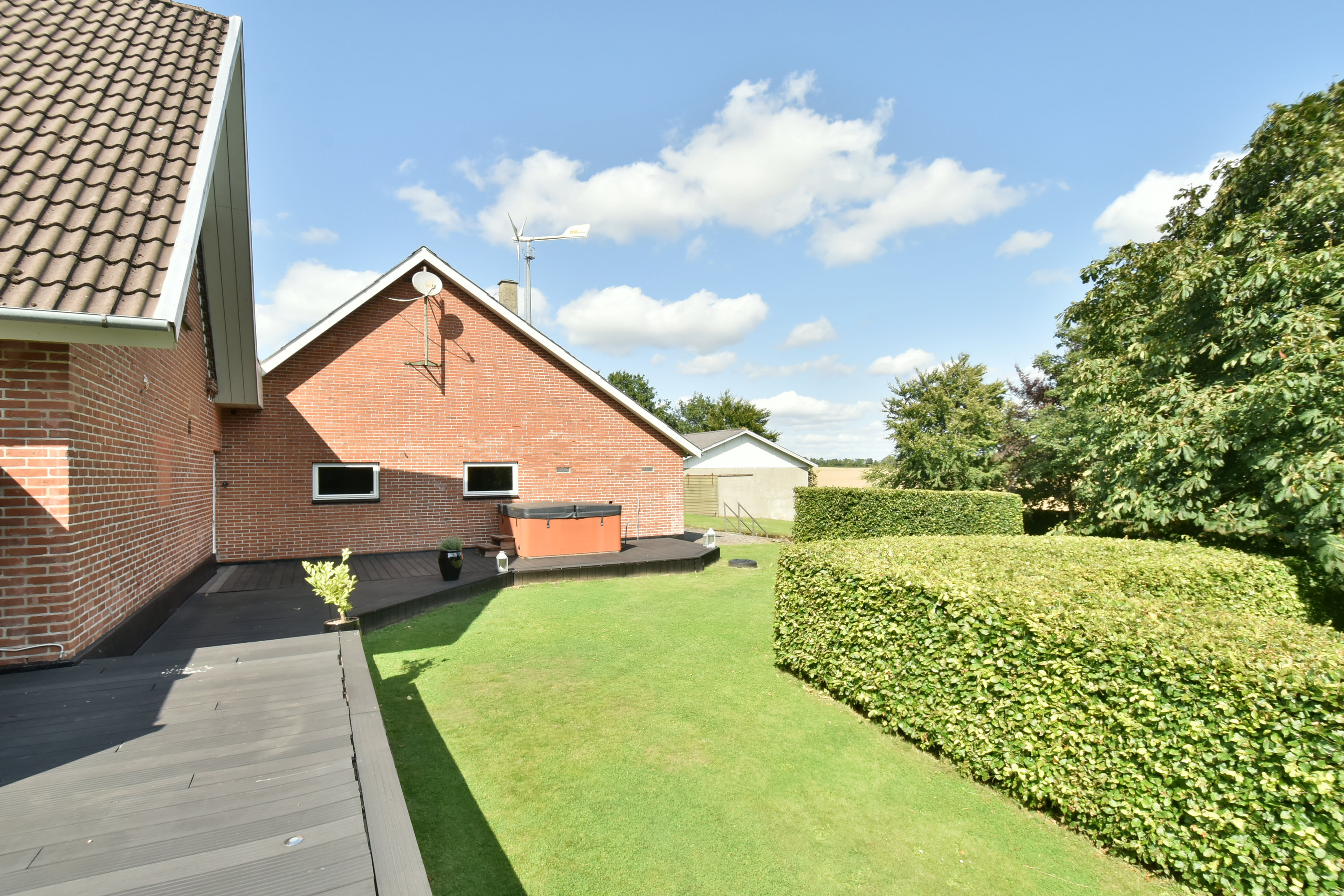 Fremhævet terrasse billede i fuldskærmstilstand. Billede af Vardevej 125, 6933 Kibæk