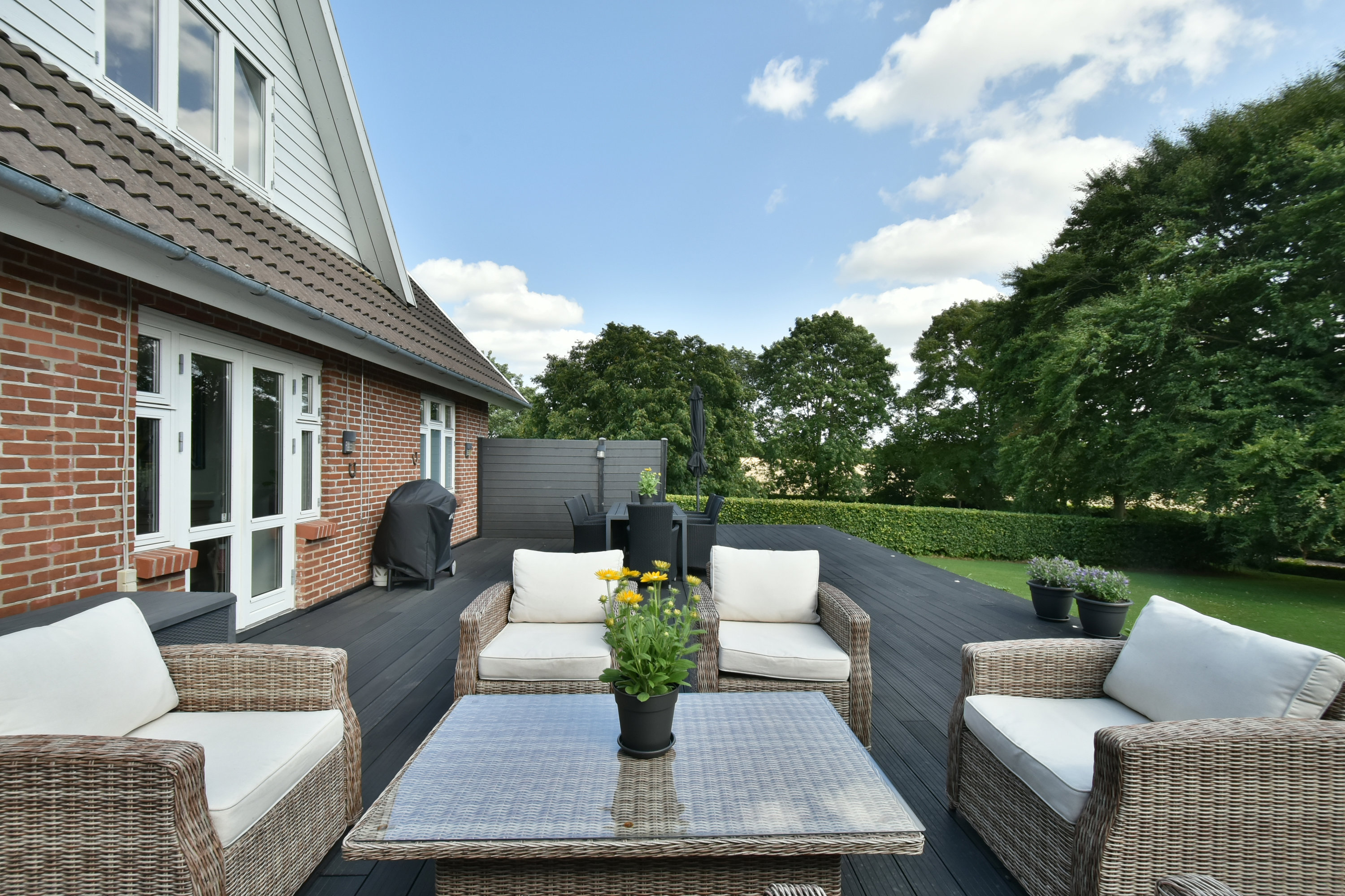 Fremhævet terrasse billede i fuldskærmstilstand. Billede af Vardevej 125, 6933 Kibæk