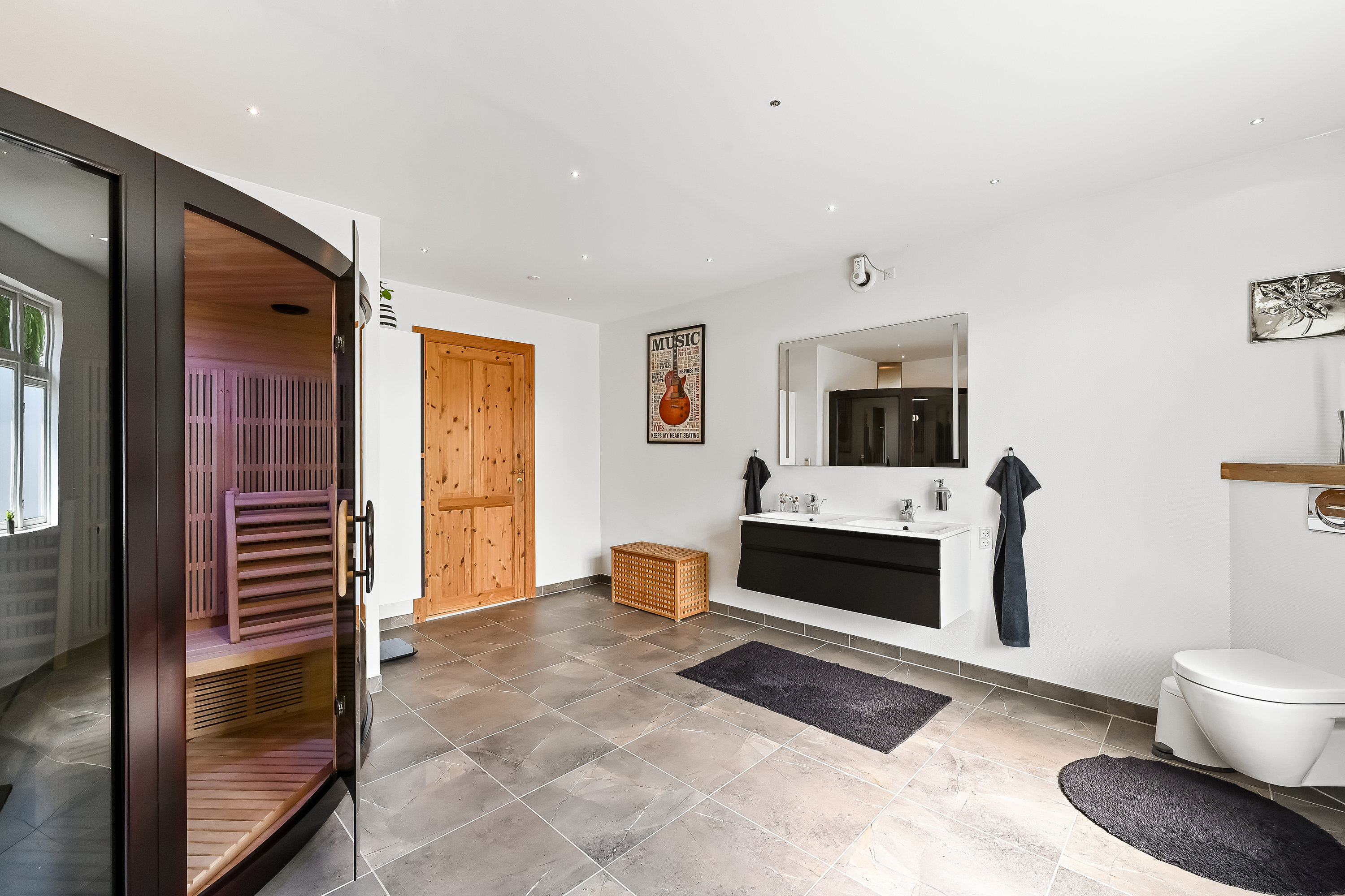 Fremhævet badeværelse billede i fuldskærmstilstand. Billede af Vardevej 125, 6933 Kibæk